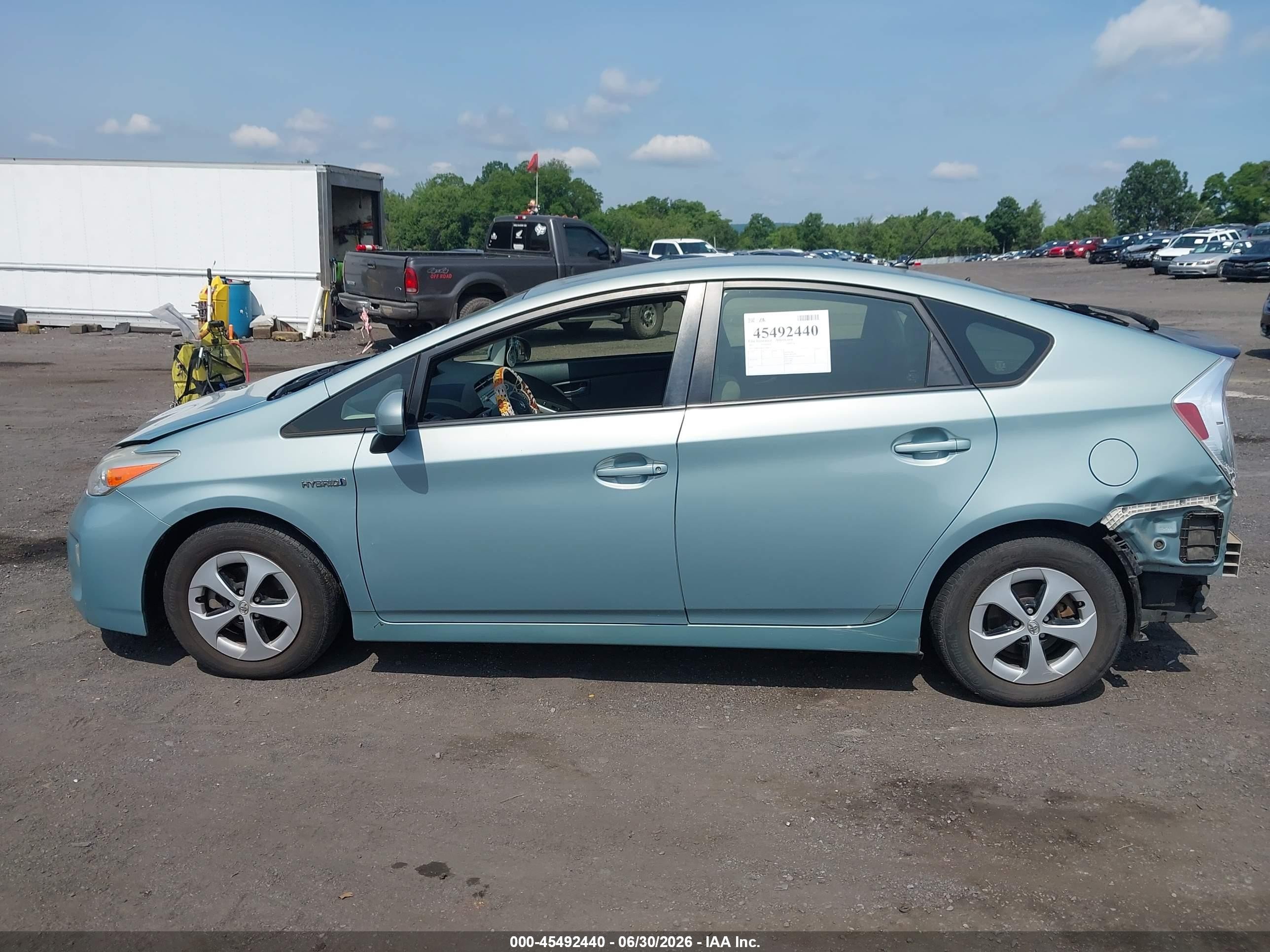 2015 Toyota Prius Two Green vin: JTDKN3DU5F1940127