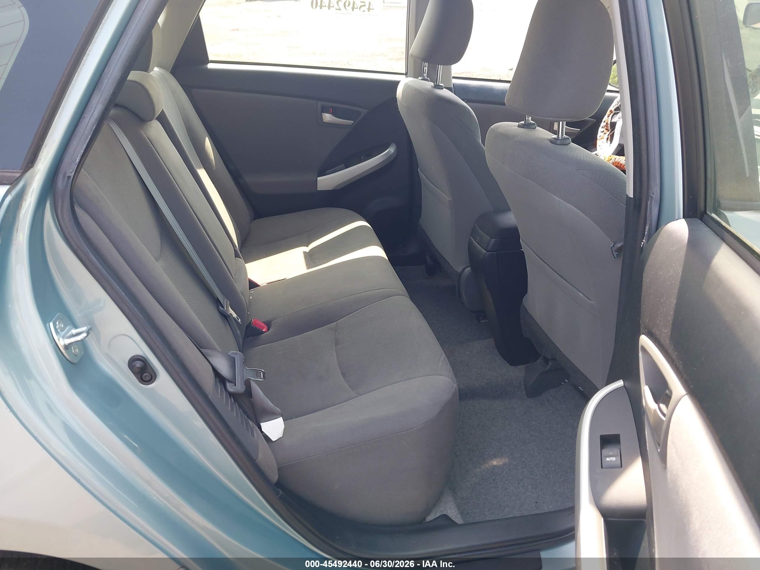 2015 Toyota Prius Two Green vin: JTDKN3DU5F1940127