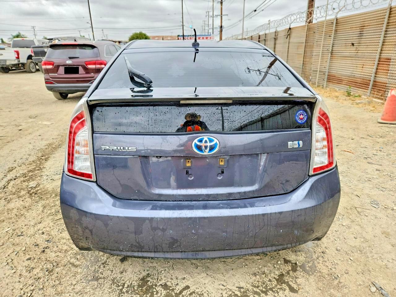 2015 Toyota Prius Three Серый vin: JTDKN3DU5F1981793