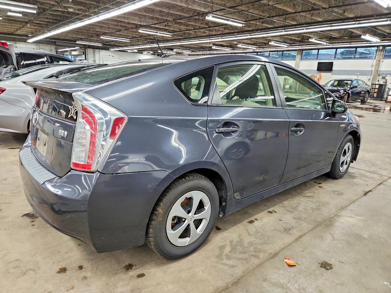 2015 Toyota Prius Two Gray vin: JTDKN3DU5F1997671