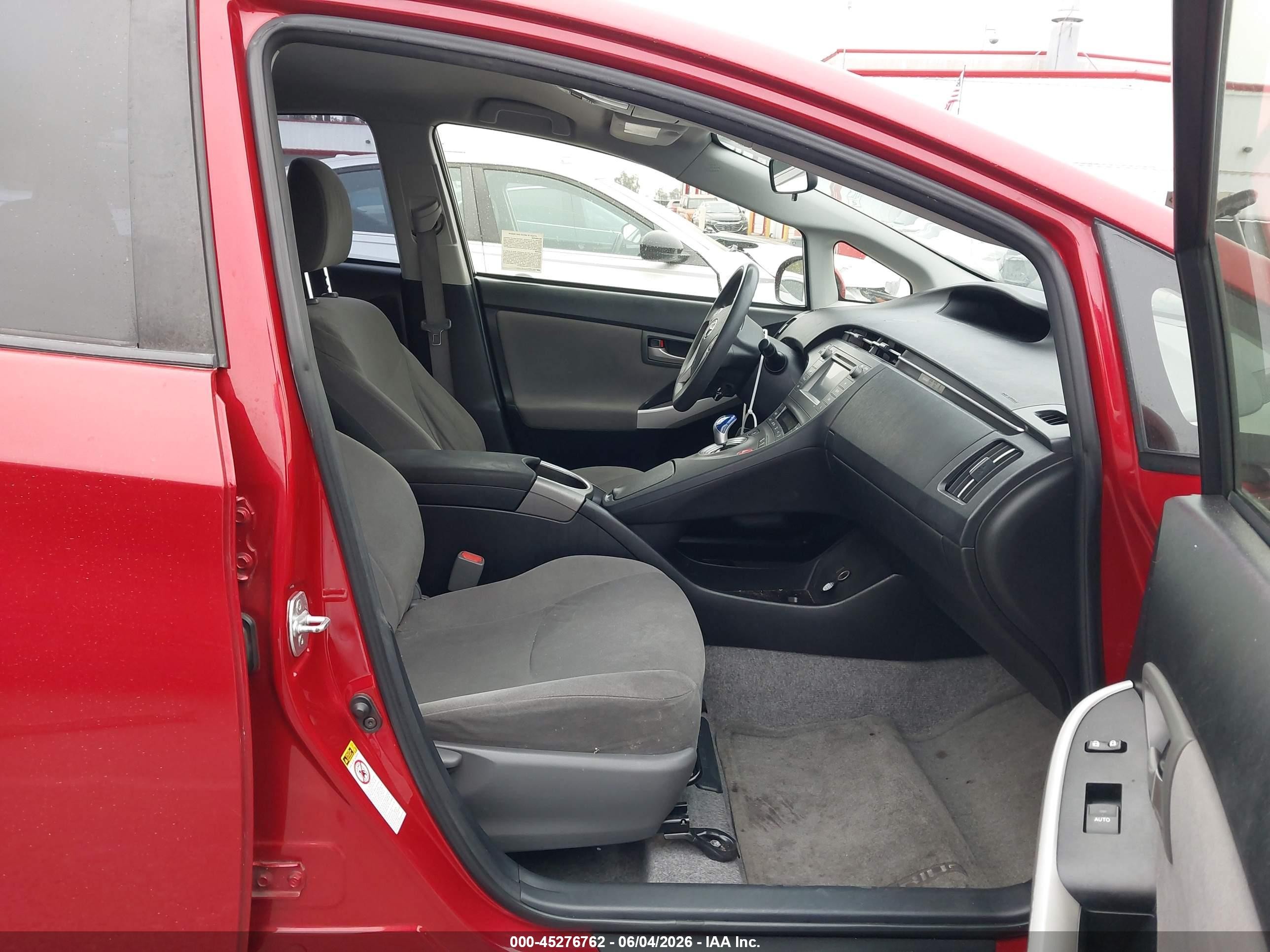 2015 Toyota Prius Two Красный vin: JTDKN3DU5F2002834
