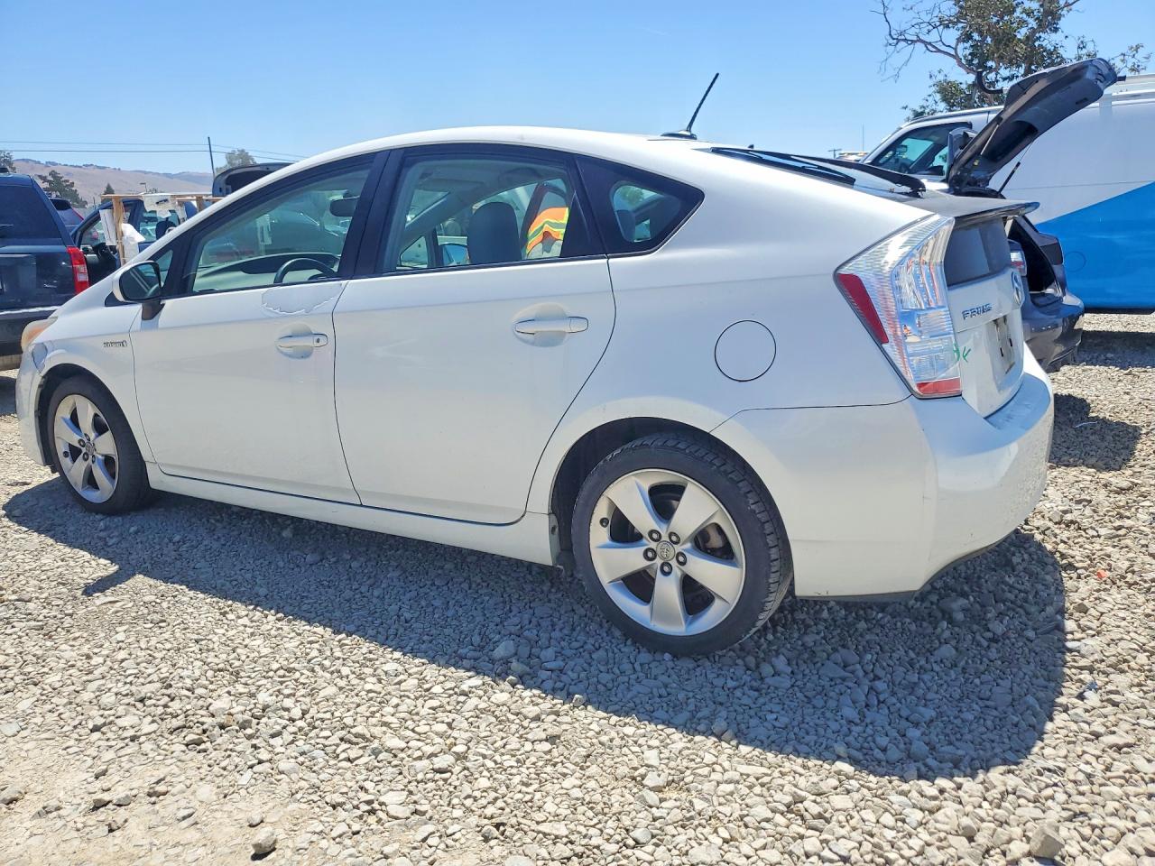 2010 Toyota Prius V White vin: JTDKN3DU6A0056728