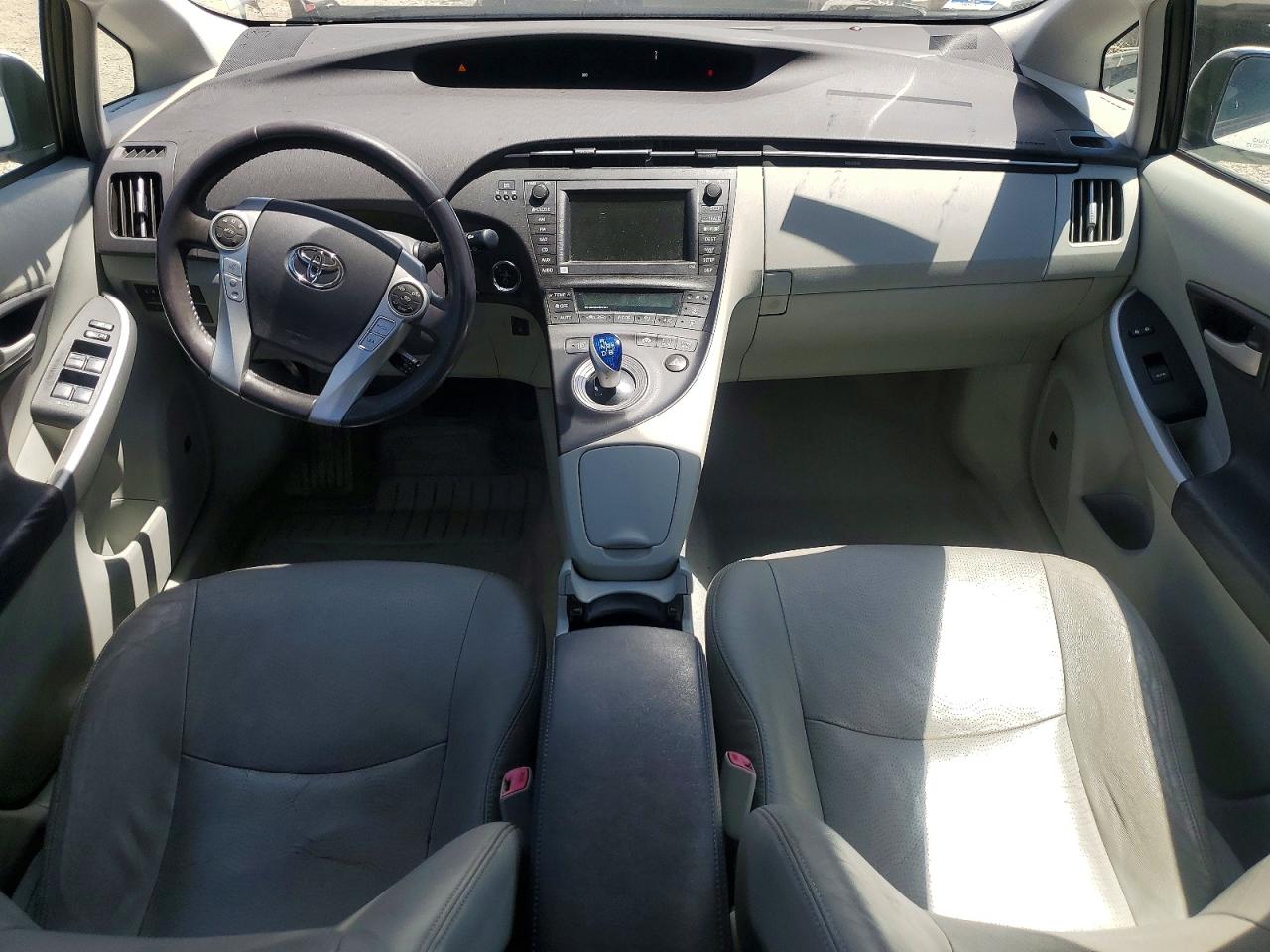 2010 Toyota Prius V White vin: JTDKN3DU6A0056728