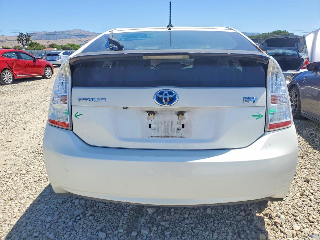 2010 Toyota Prius V White vin: JTDKN3DU6A0056728
