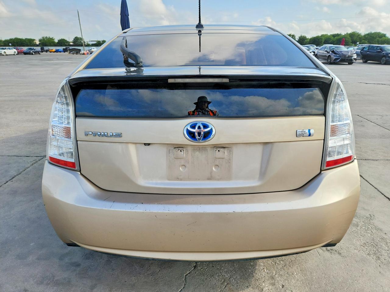 2010 Toyota Prius Iv Gold vin: JTDKN3DU6A0140211