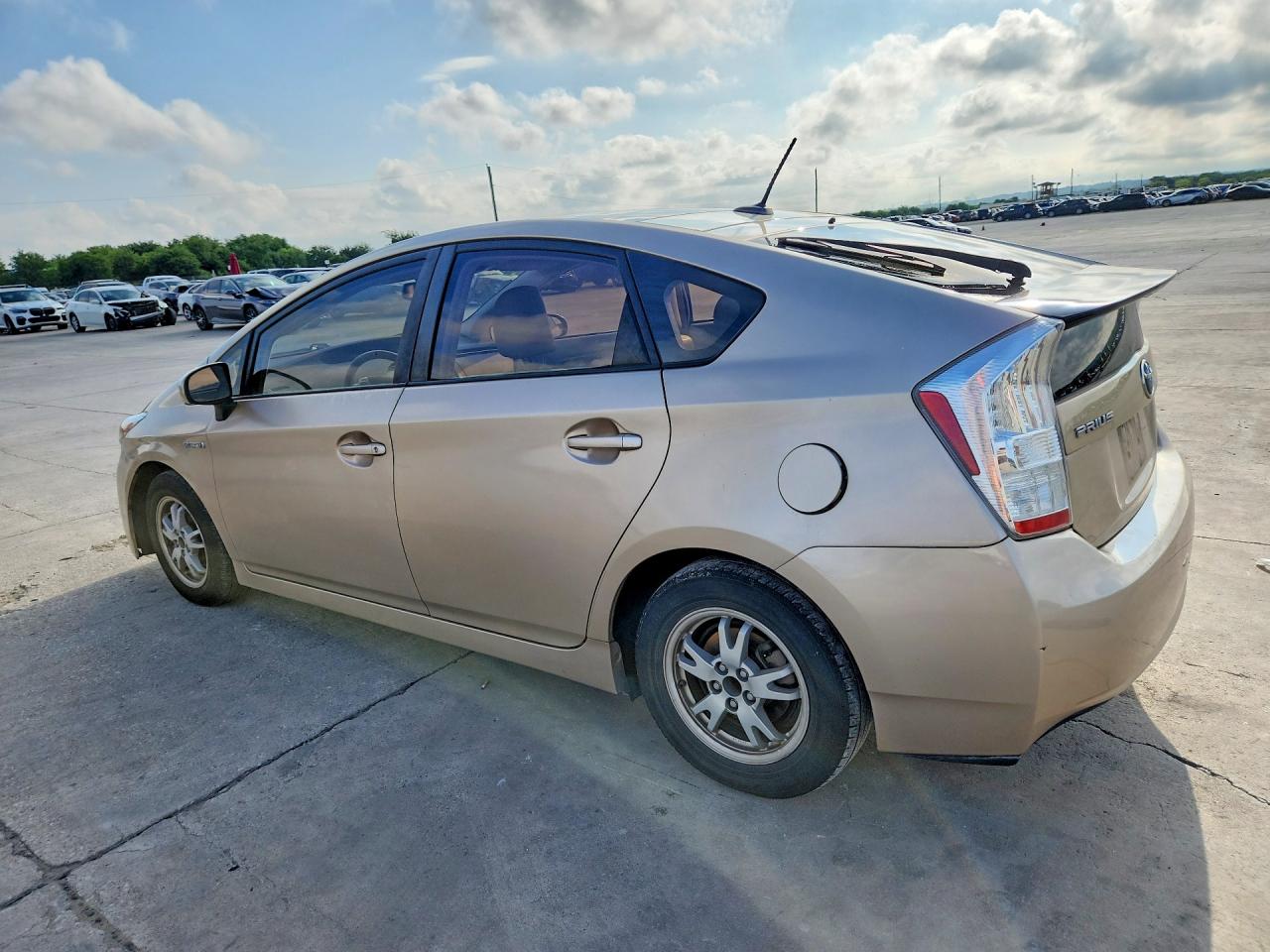 2010 Toyota Prius Iv Gold vin: JTDKN3DU6A0140211
