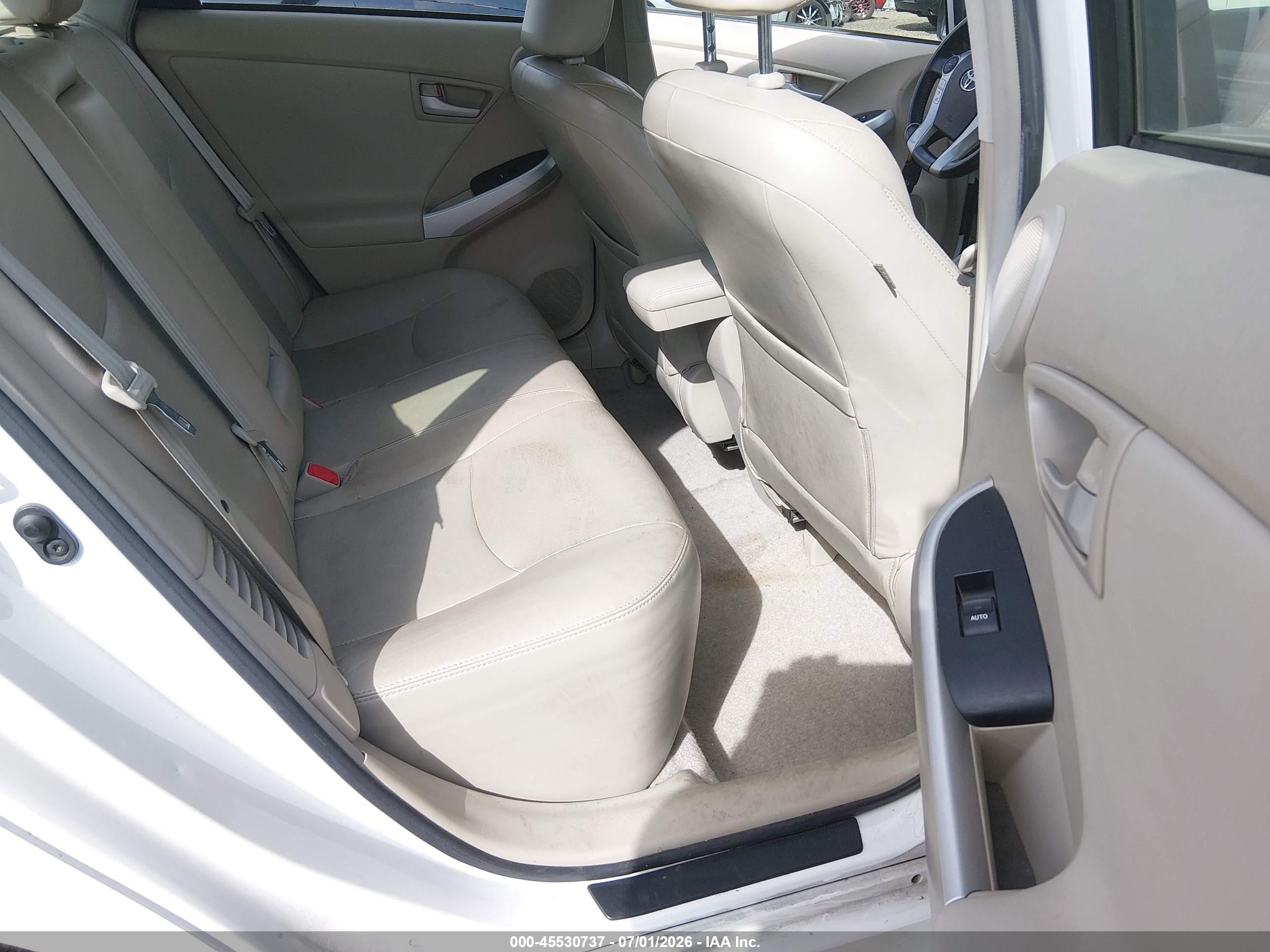2010 Toyota Prius Iv White vin: JTDKN3DU6A0160748