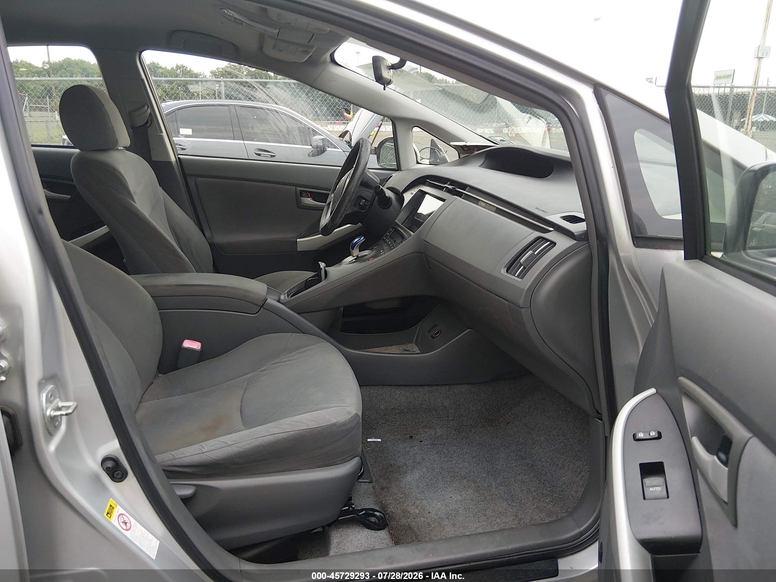 2010 Toyota Prius   Silver vin: JTDKN3DU6A0165884