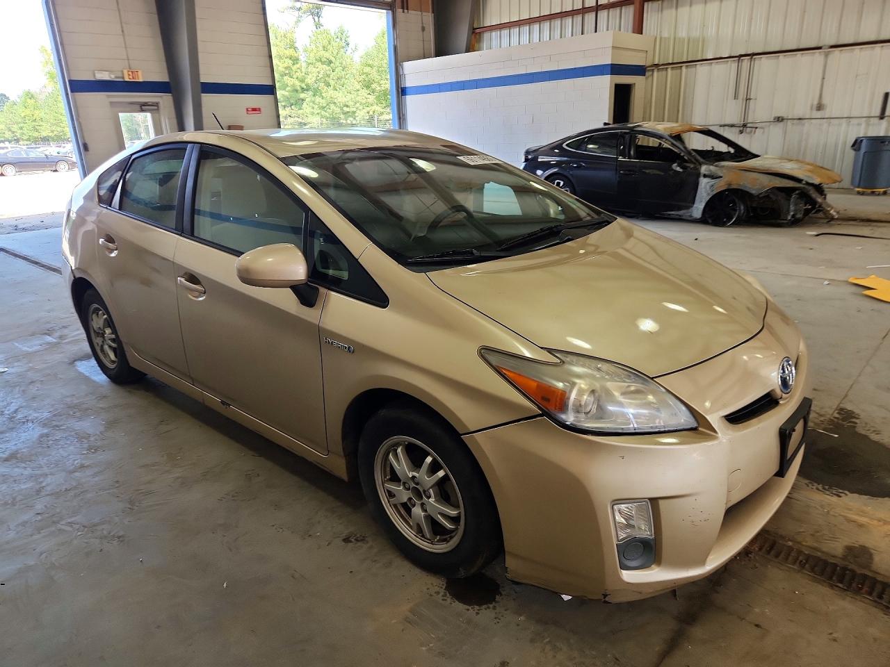 2010 Toyota Prius Iii Tan vin: JTDKN3DU6A1026431
