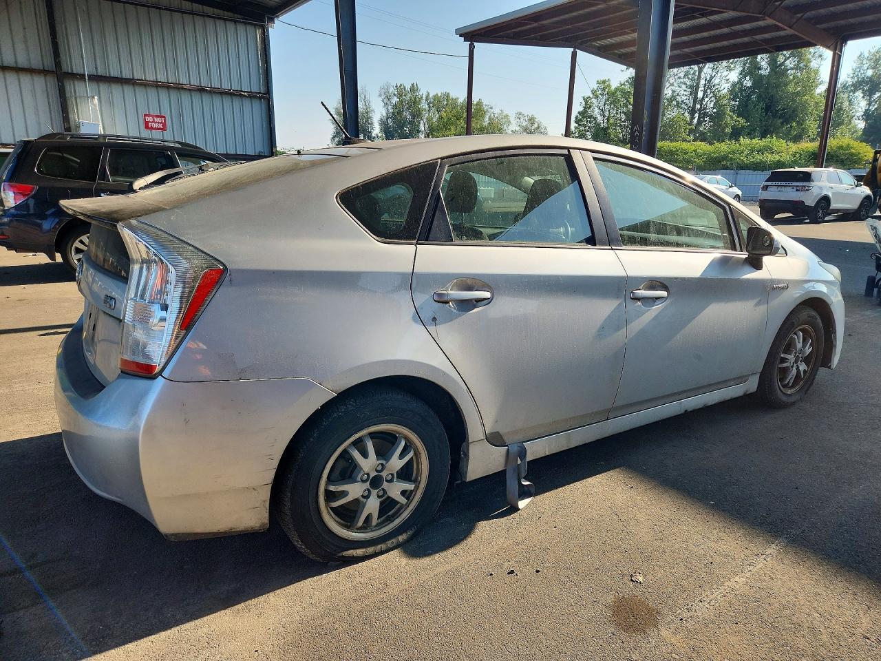 2011 Toyota Prius Three Silver vin: JTDKN3DU6B0253142