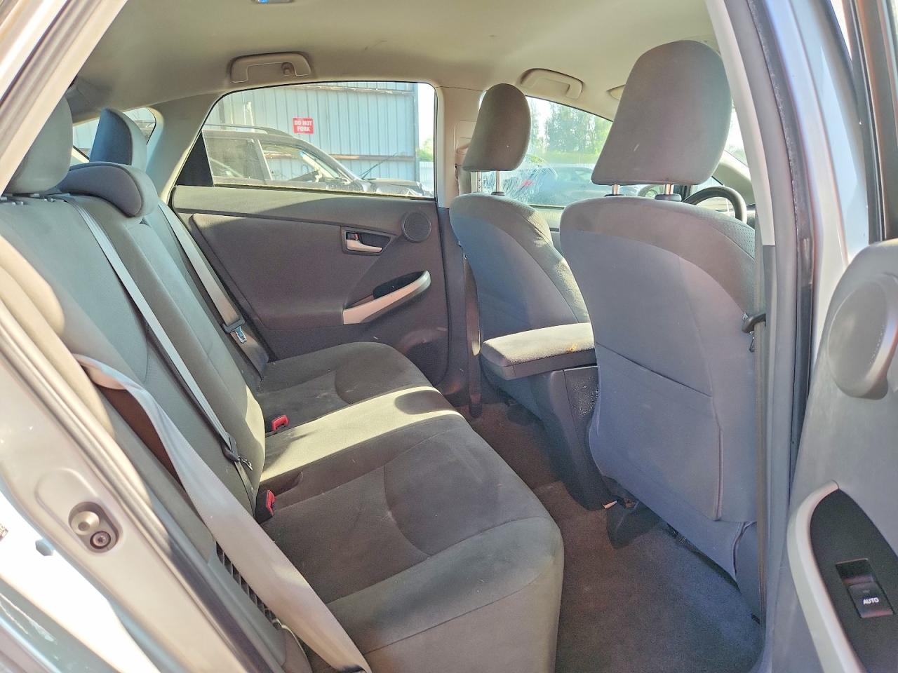 2011 Toyota Prius Three Silver vin: JTDKN3DU6B0253142