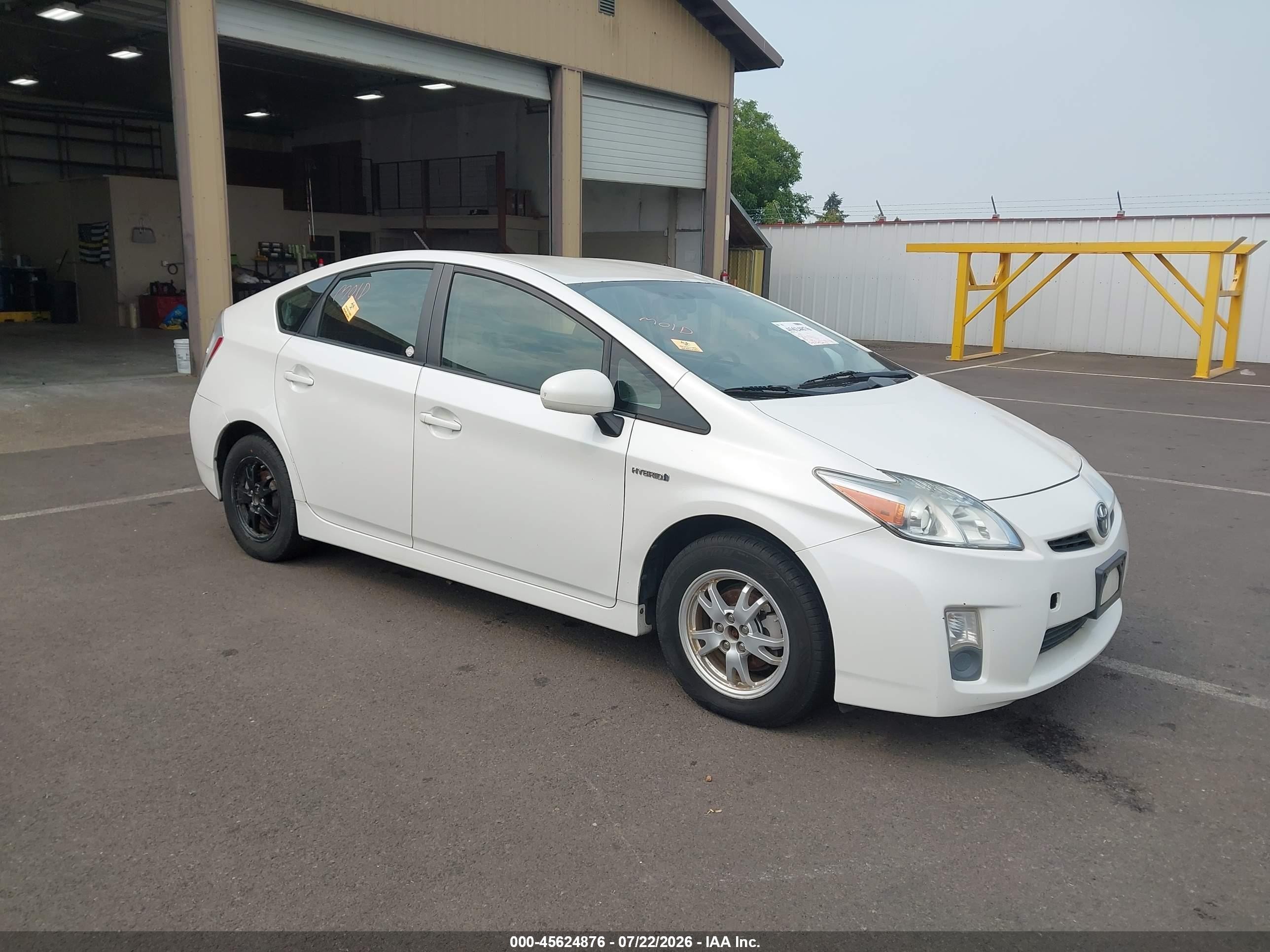 2011 Toyota Prius Two White vin: JTDKN3DU6B0257465