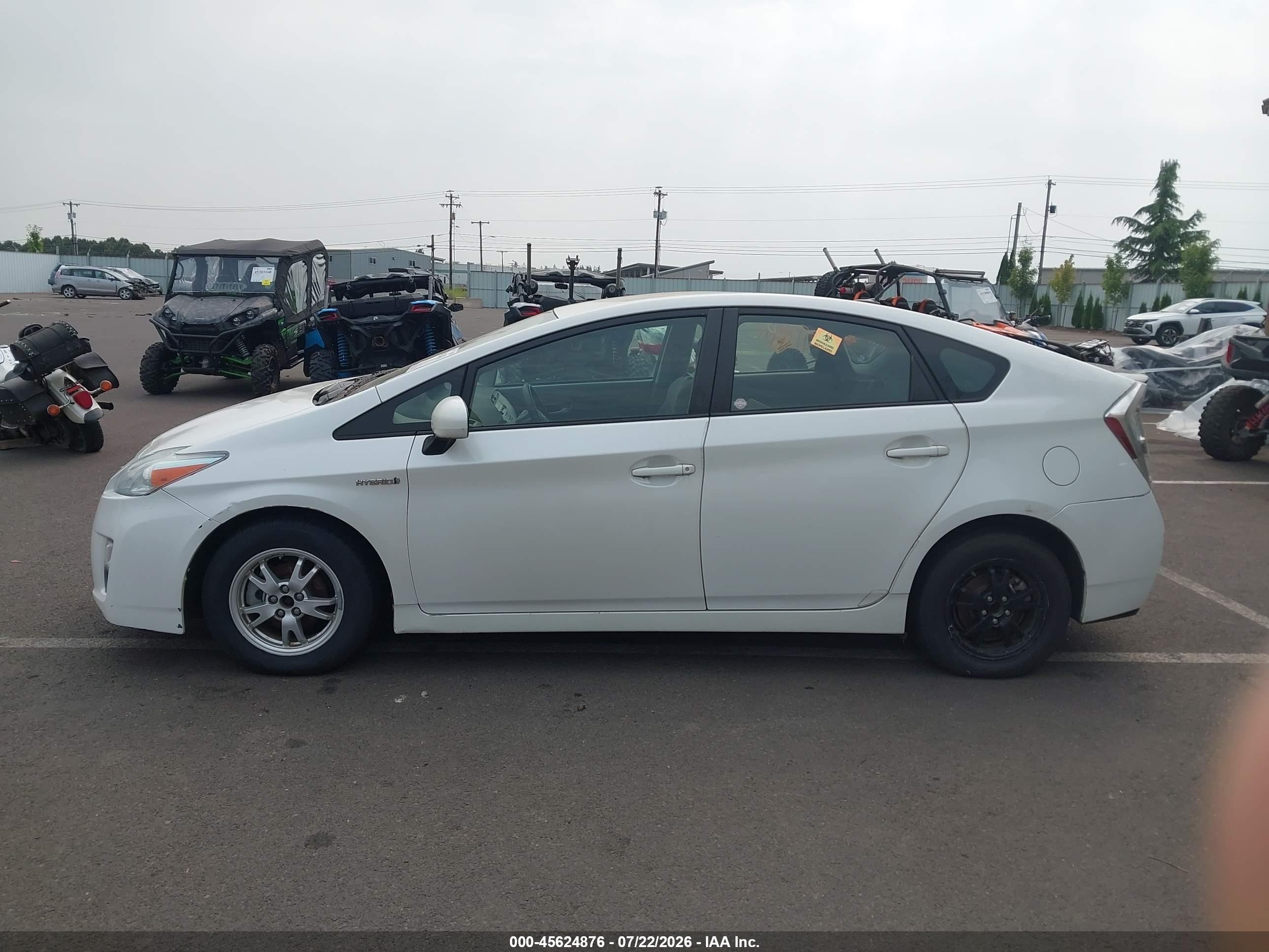 2011 Toyota Prius Two White vin: JTDKN3DU6B0257465
