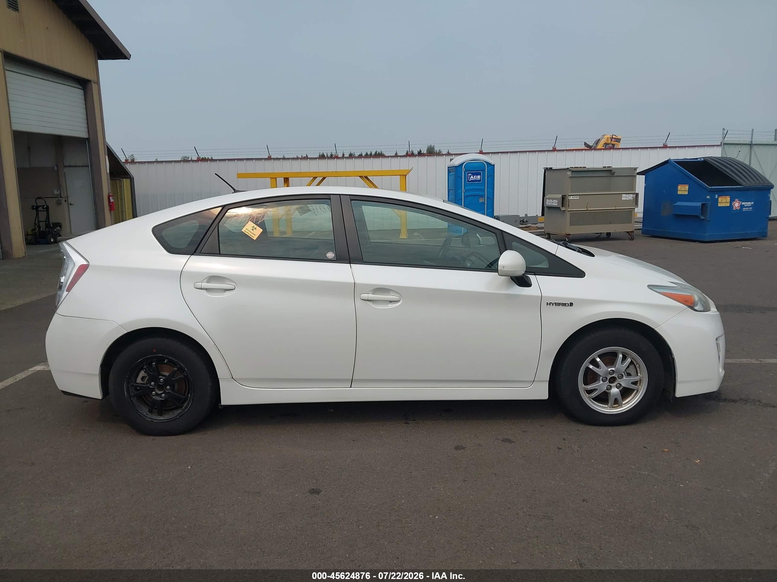 2011 Toyota Prius Two White vin: JTDKN3DU6B0257465
