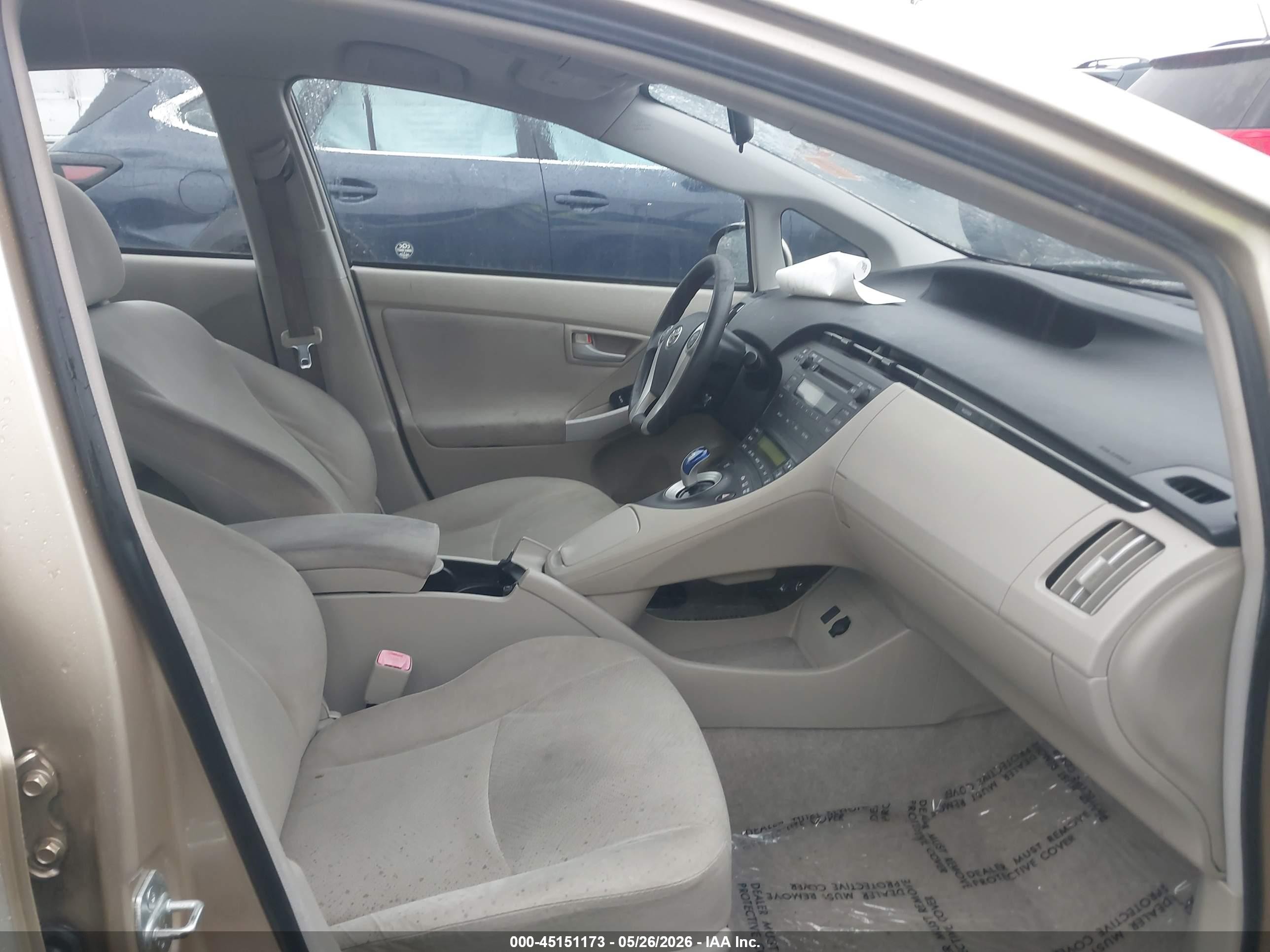 2011 Toyota Prius Two Золотой vin: JTDKN3DU6B0257868