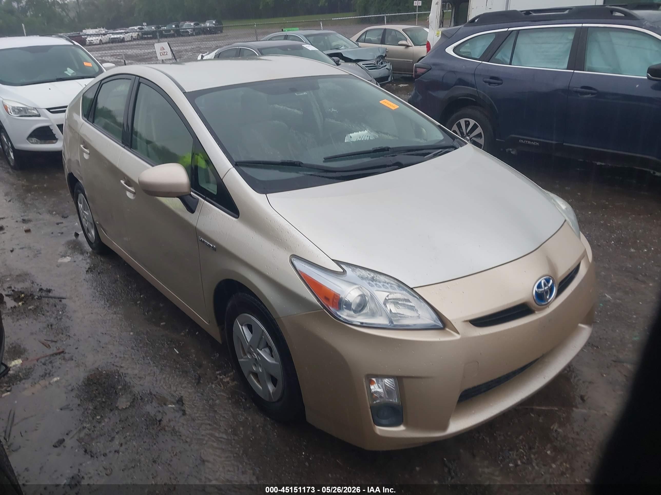 2011 Toyota Prius Two Золотой vin: JTDKN3DU6B0257868
