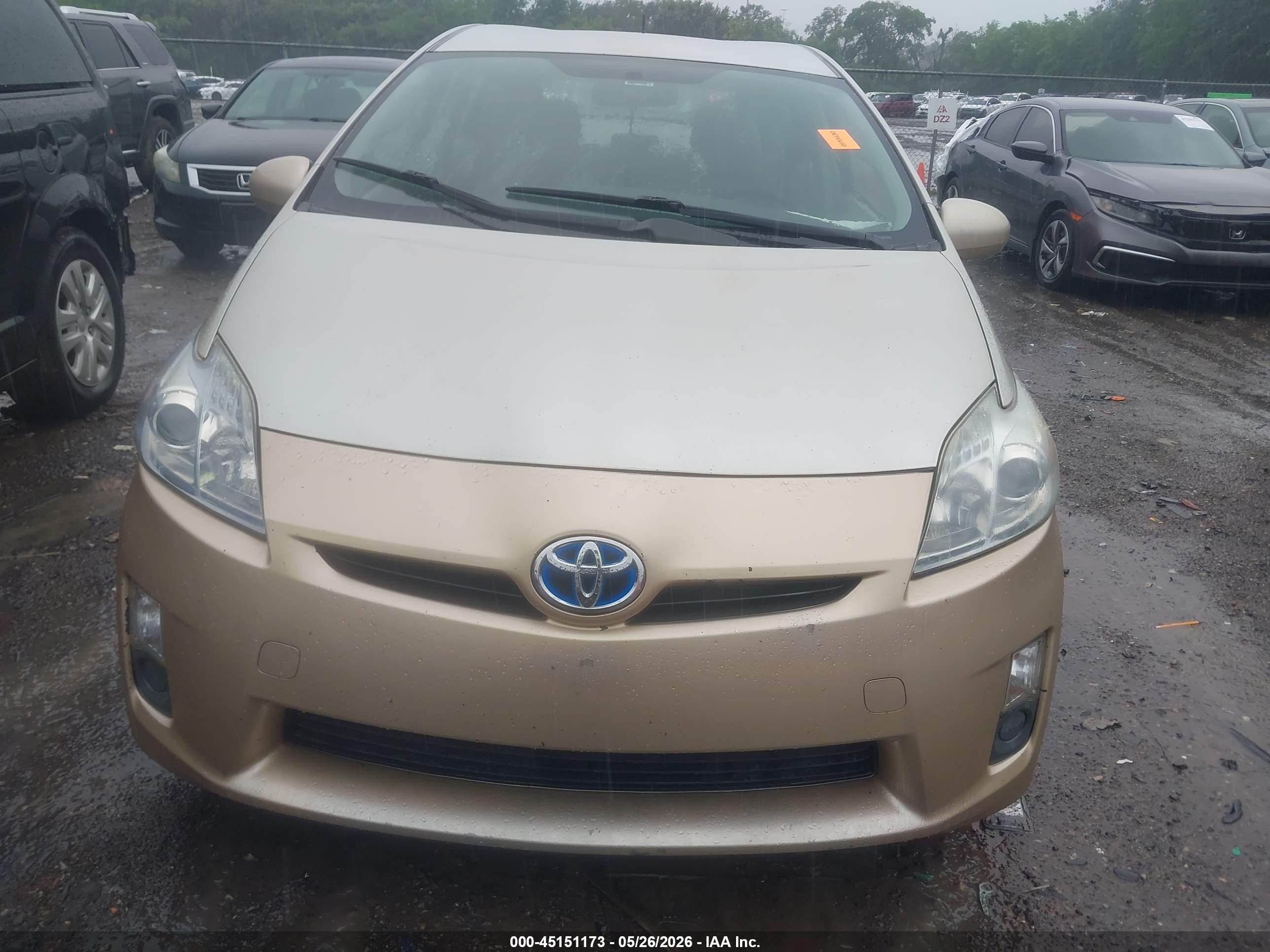 2011 Toyota Prius Two Золотой vin: JTDKN3DU6B0257868