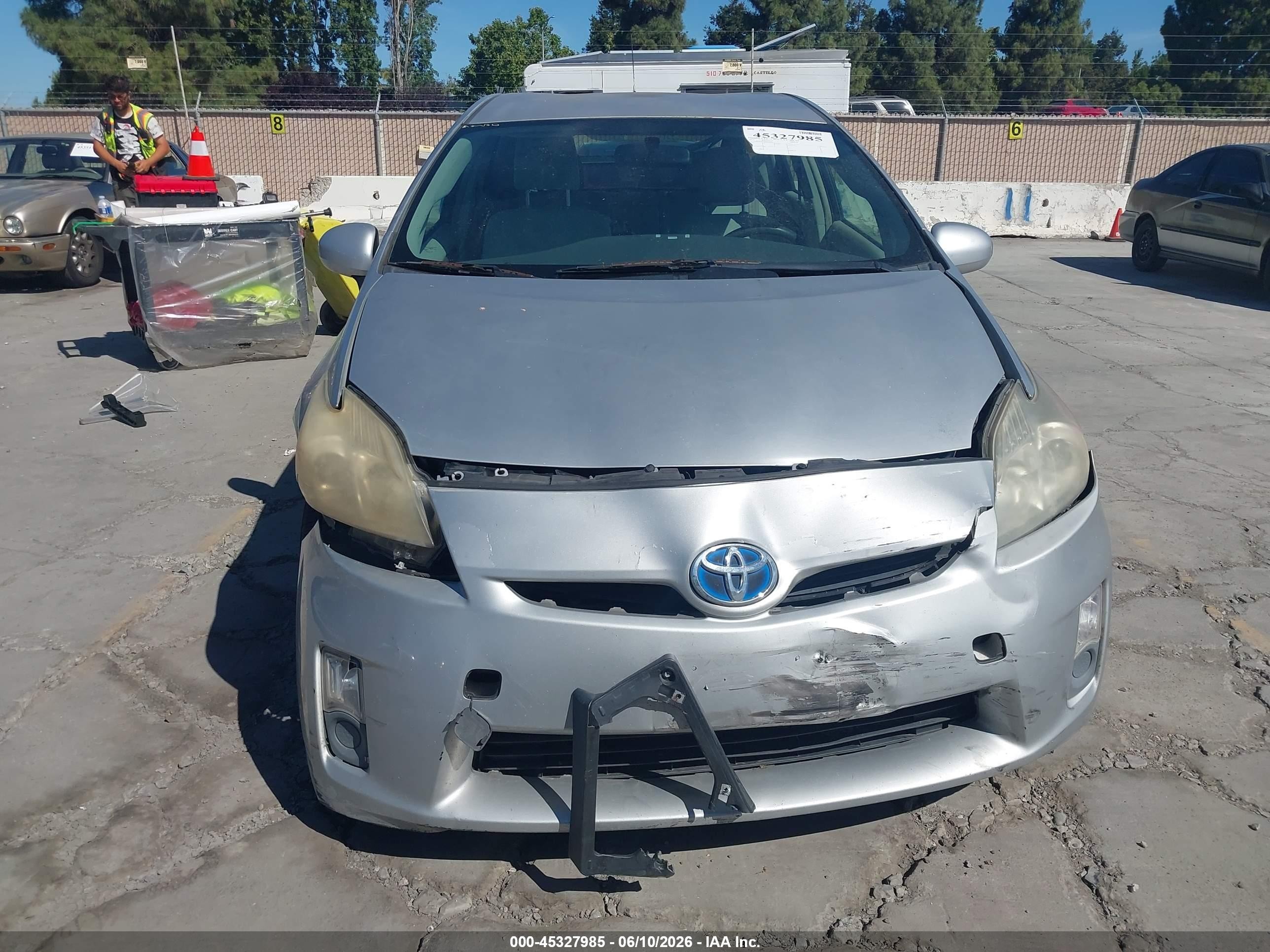 2011 Toyota Prius Two Серебряный vin: JTDKN3DU6B0261466