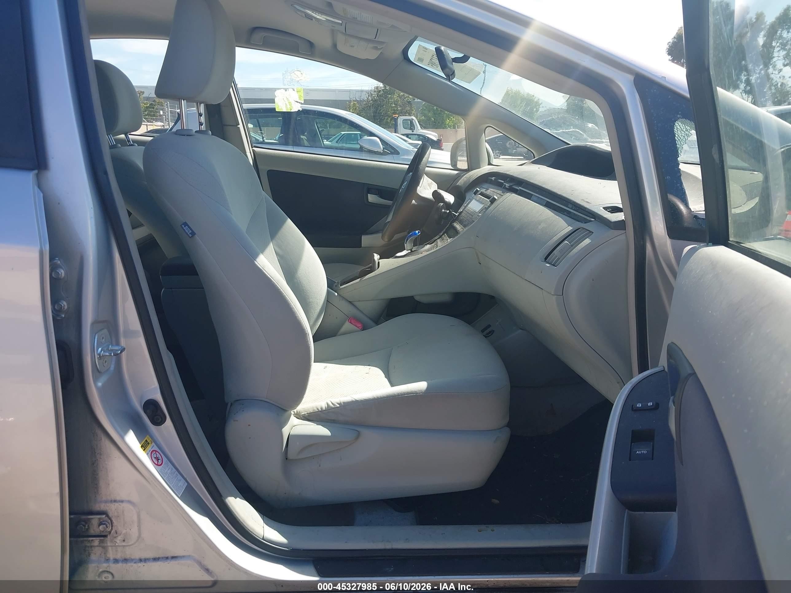 2011 Toyota Prius Two Серебряный vin: JTDKN3DU6B0261466