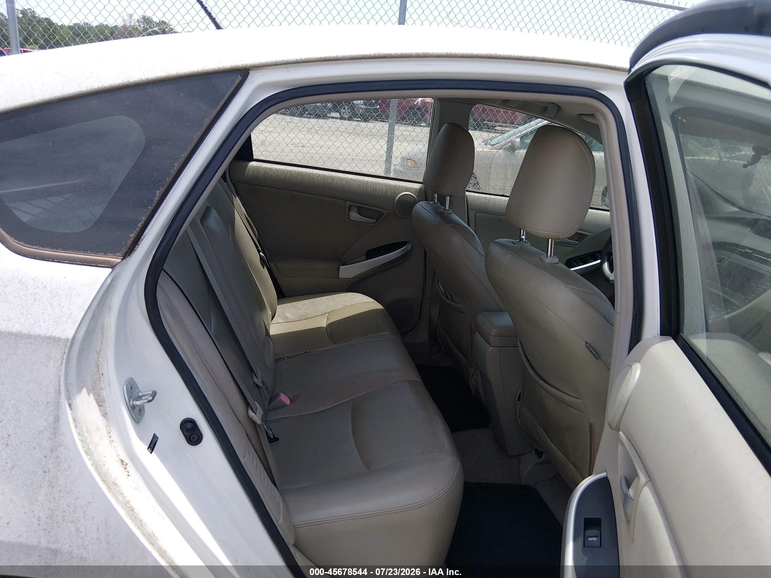 2011 Toyota Prius Three White vin: JTDKN3DU6B0326770