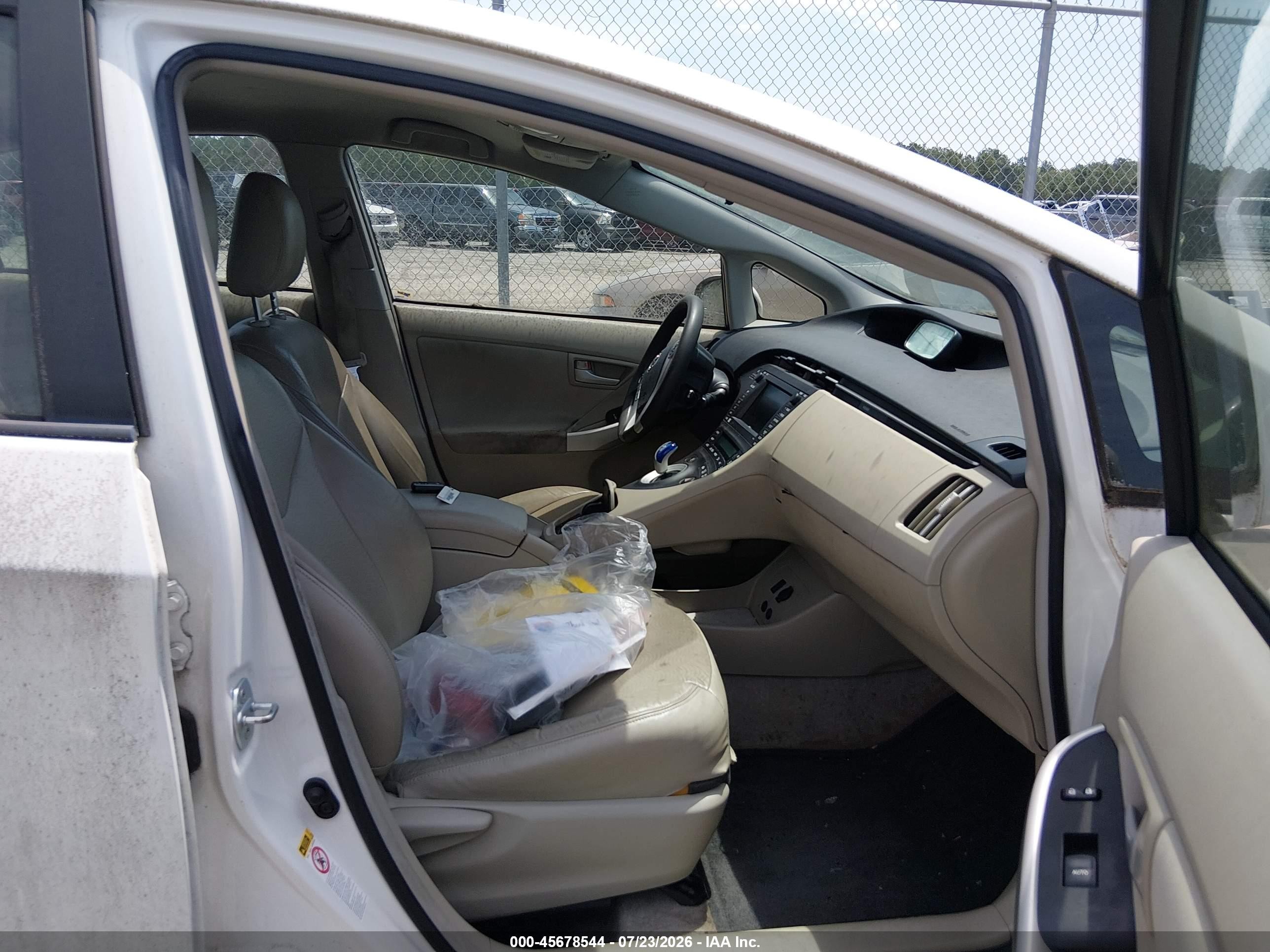 2011 Toyota Prius Three White vin: JTDKN3DU6B0326770