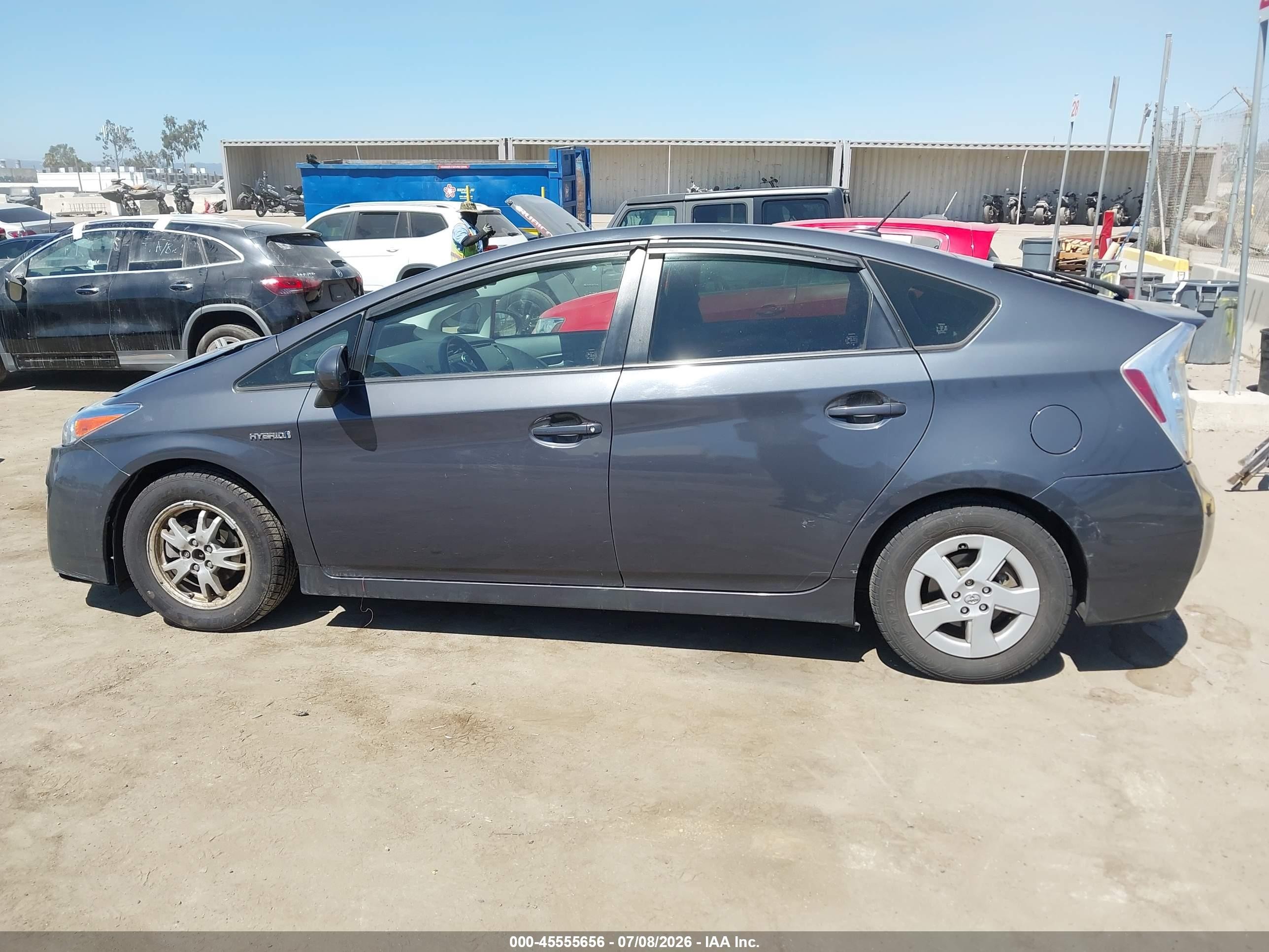 2011 Toyota Prius Two Серый vin: JTDKN3DU6B1369581