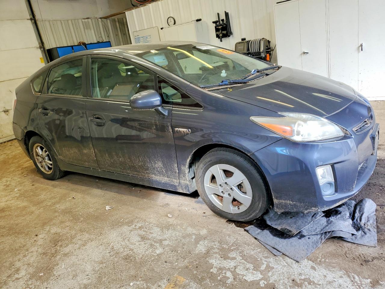2011 Toyota Prius Two Gray vin: JTDKN3DU6B1414003