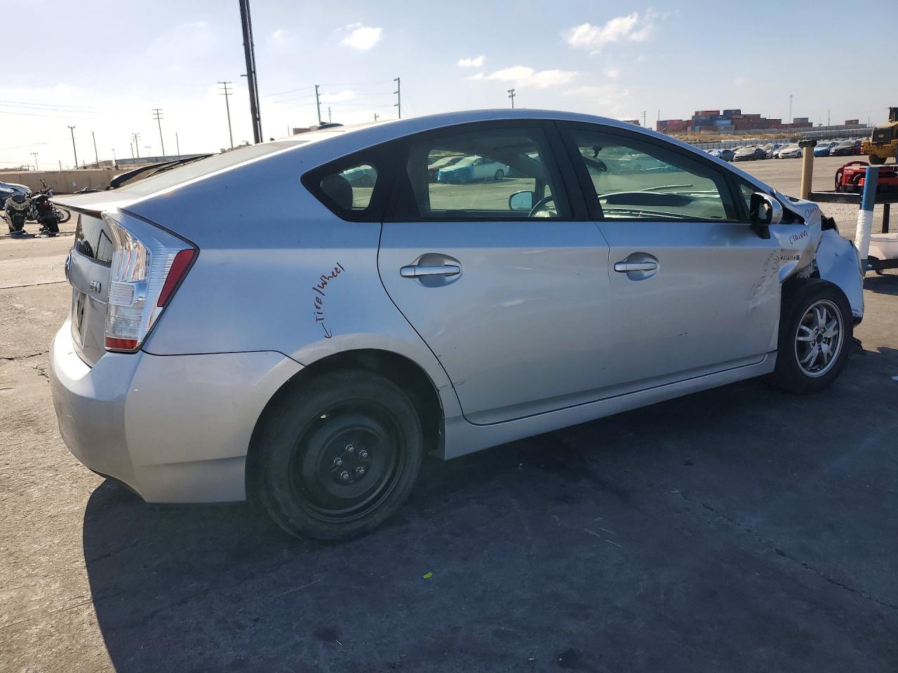 2011 Toyota Prius Three Silver vin: JTDKN3DU6B1414843
