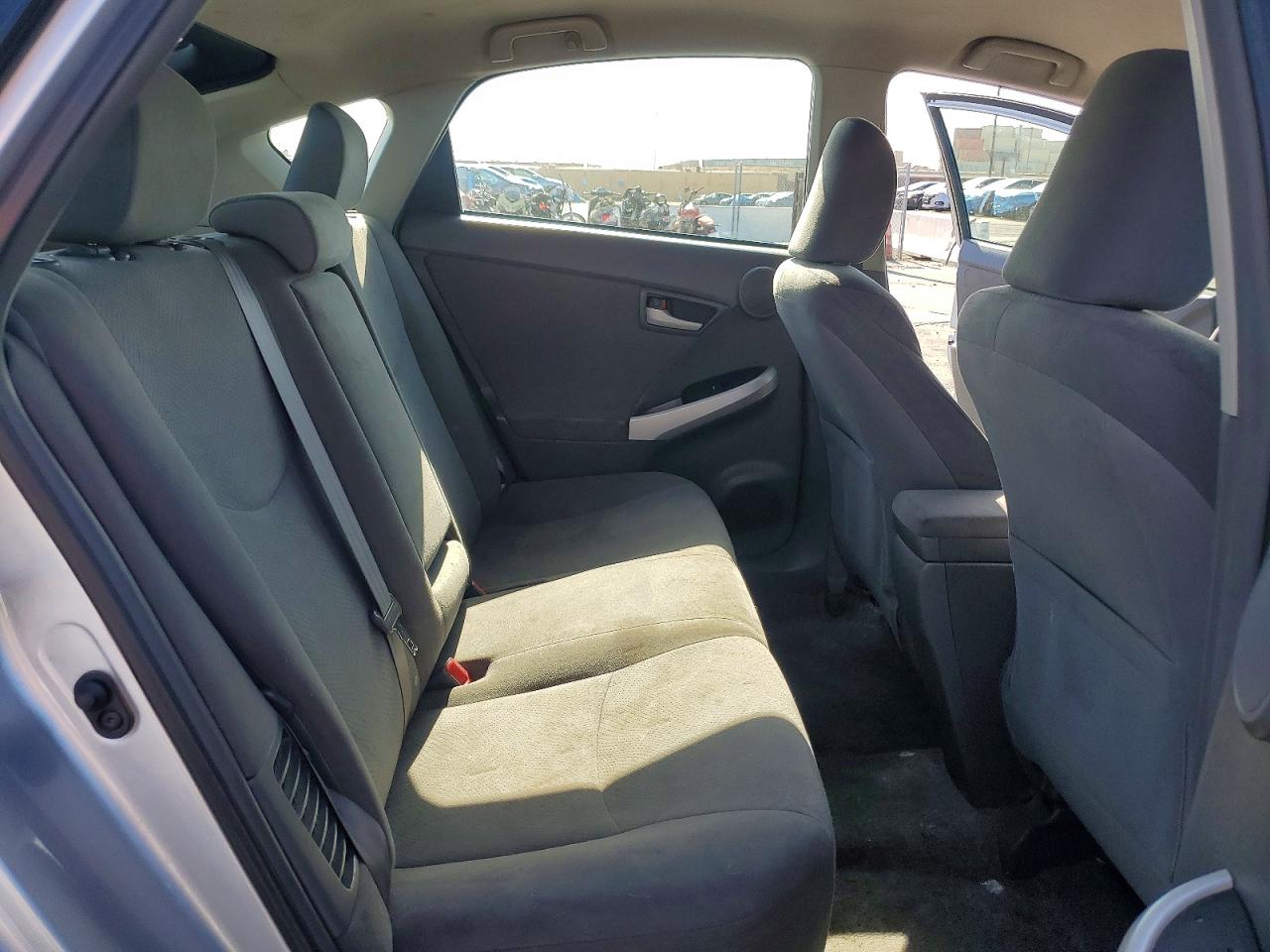 2011 Toyota Prius Three Silver vin: JTDKN3DU6B1414843