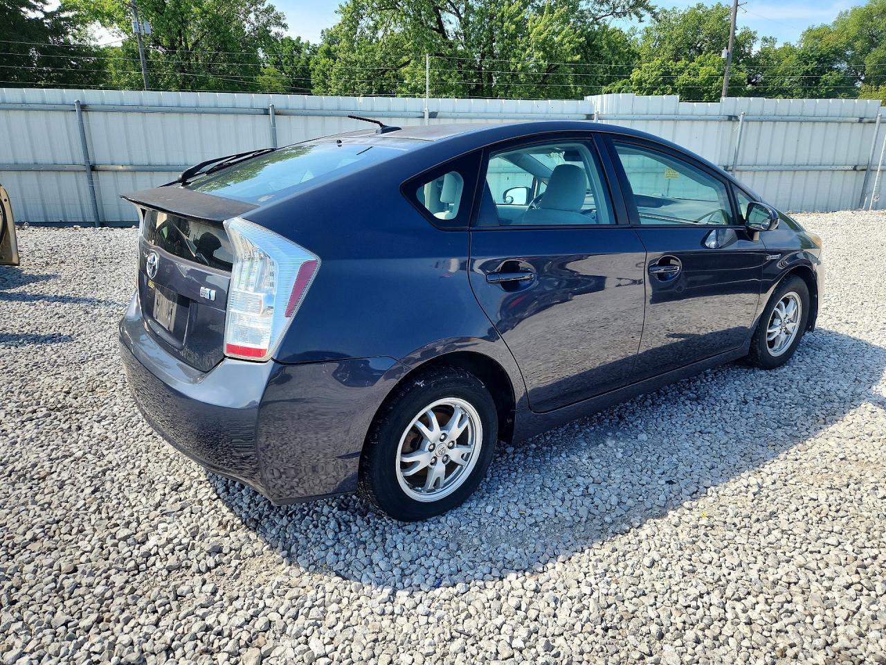 2011 Toyota Prius Three Синий vin: JTDKN3DU6B1428967