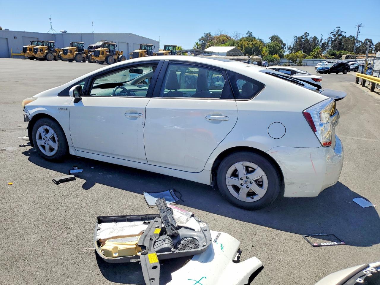 2011 Toyota Prius Three White vin: JTDKN3DU6B1432758