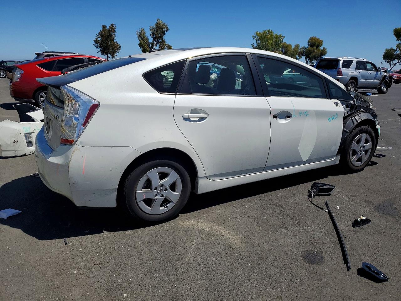 2011 Toyota Prius Three White vin: JTDKN3DU6B1432758