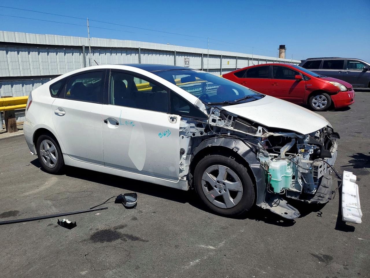 2011 Toyota Prius Three White vin: JTDKN3DU6B1432758