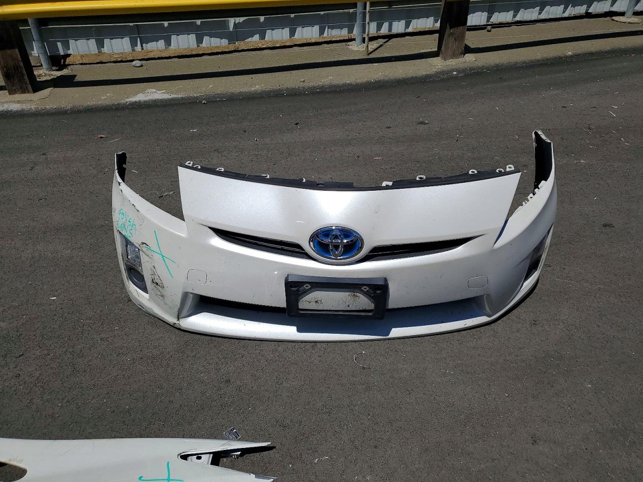 2011 Toyota Prius Three White vin: JTDKN3DU6B1432758