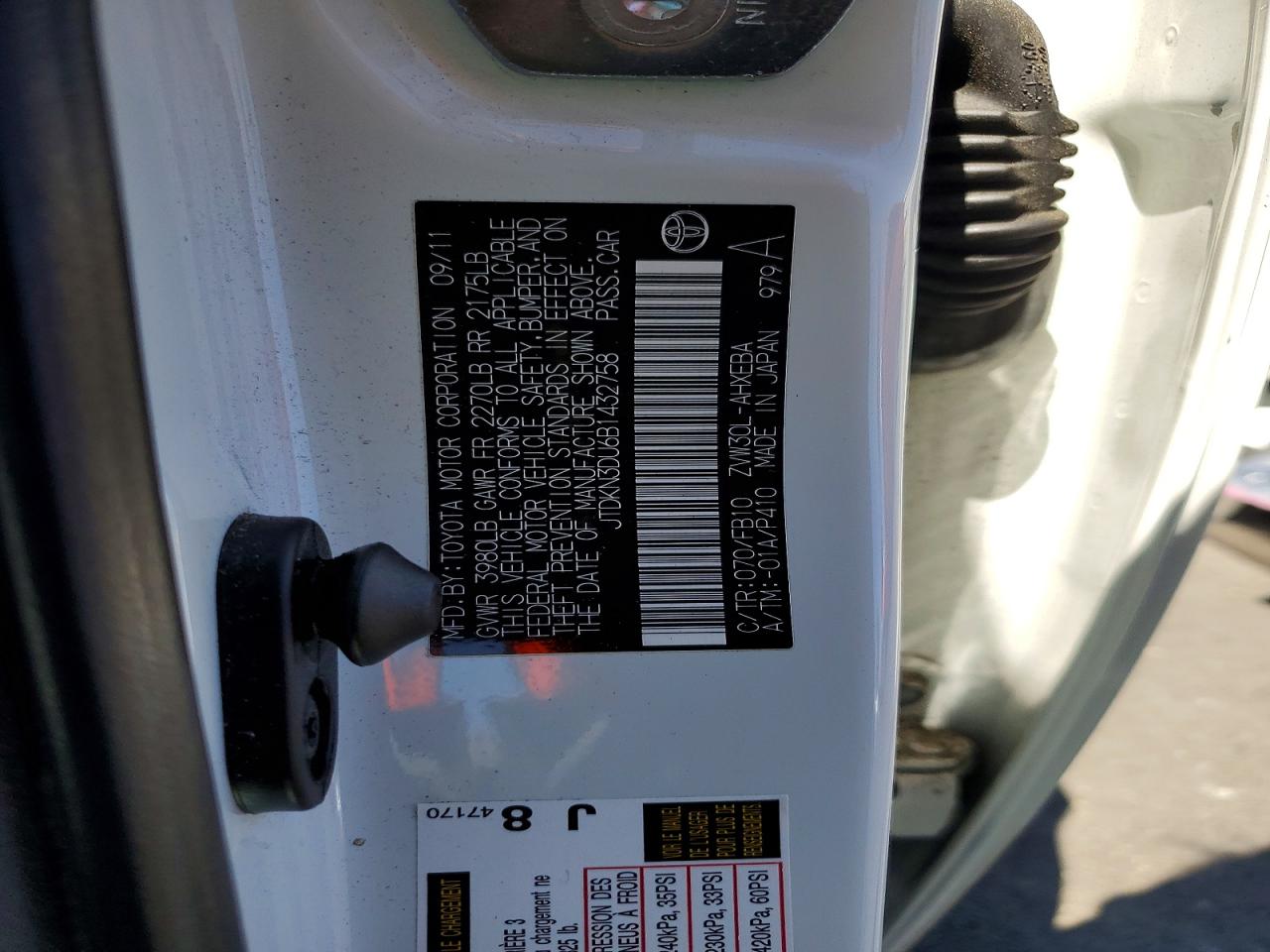 2011 Toyota Prius Three White vin: JTDKN3DU6B1432758