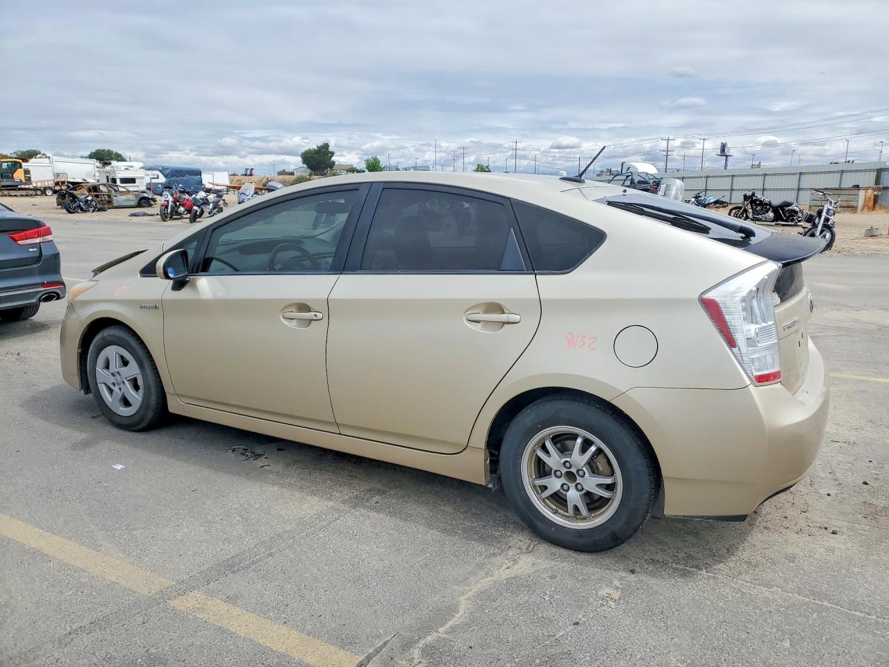 2011 Toyota Prius Three Gold vin: JTDKN3DU6B1479059