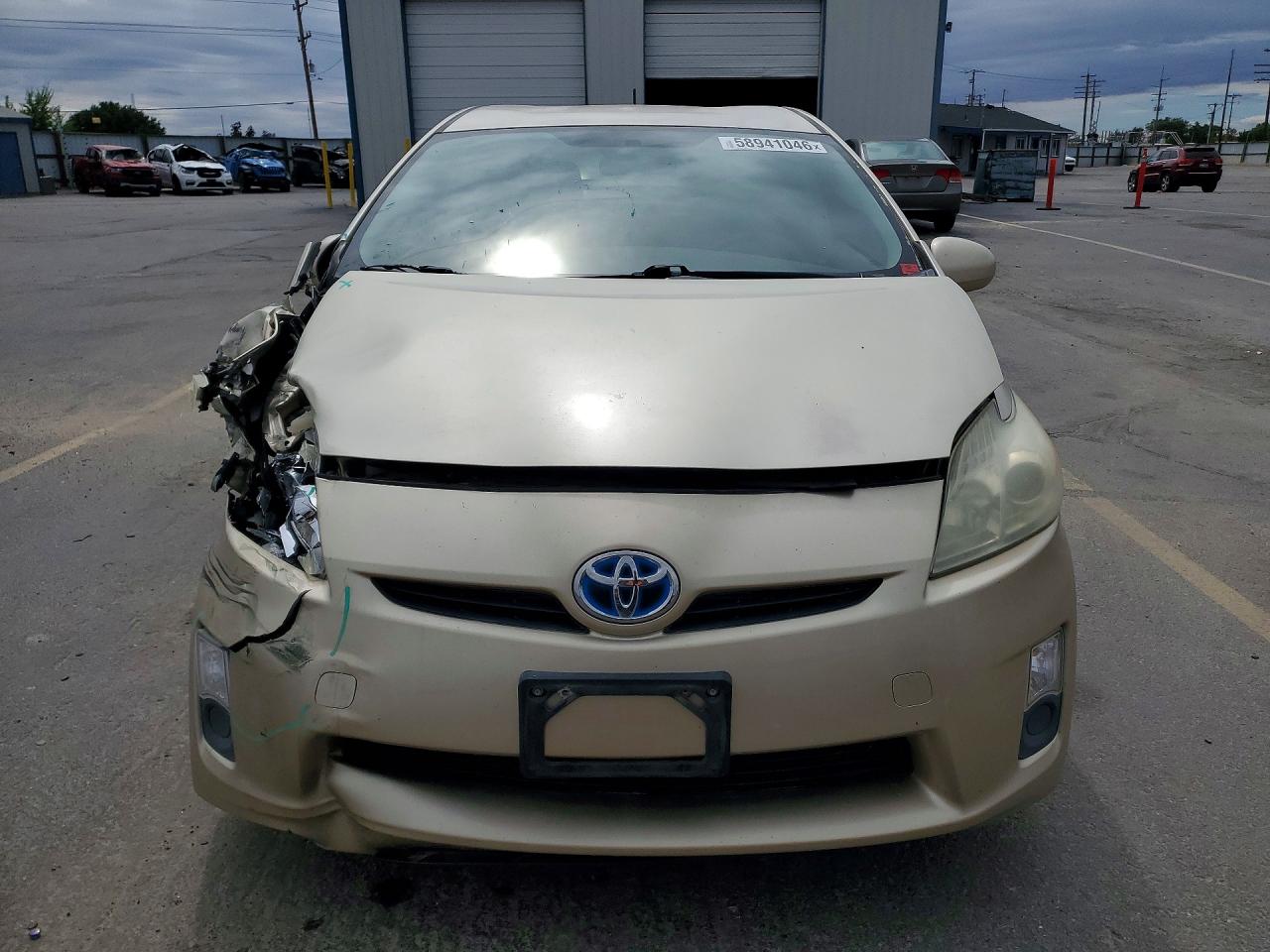 2011 Toyota Prius Three Gold vin: JTDKN3DU6B1479059