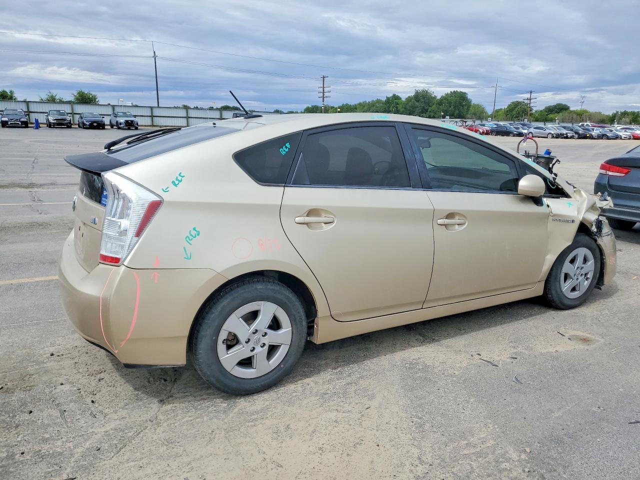 2011 Toyota Prius Three Gold vin: JTDKN3DU6B1479059