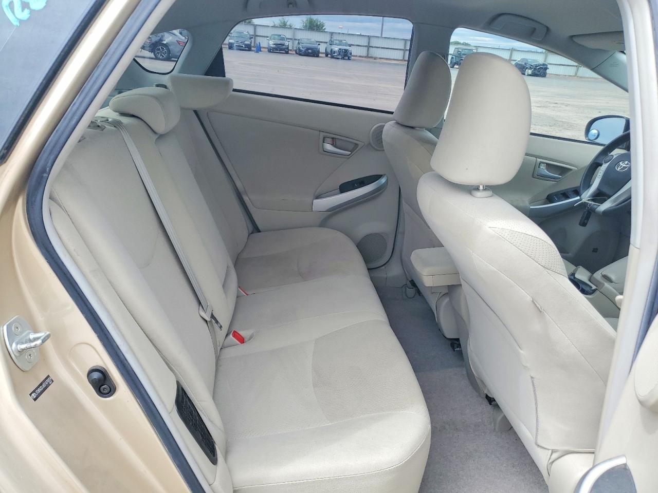 2011 Toyota Prius Three Gold vin: JTDKN3DU6B1479059