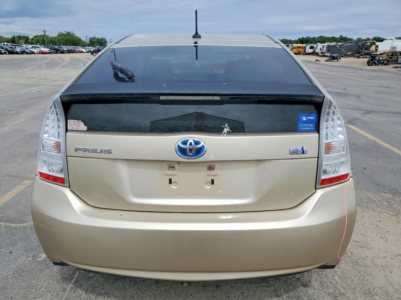 2011 Toyota Prius Three Gold vin: JTDKN3DU6B1479059