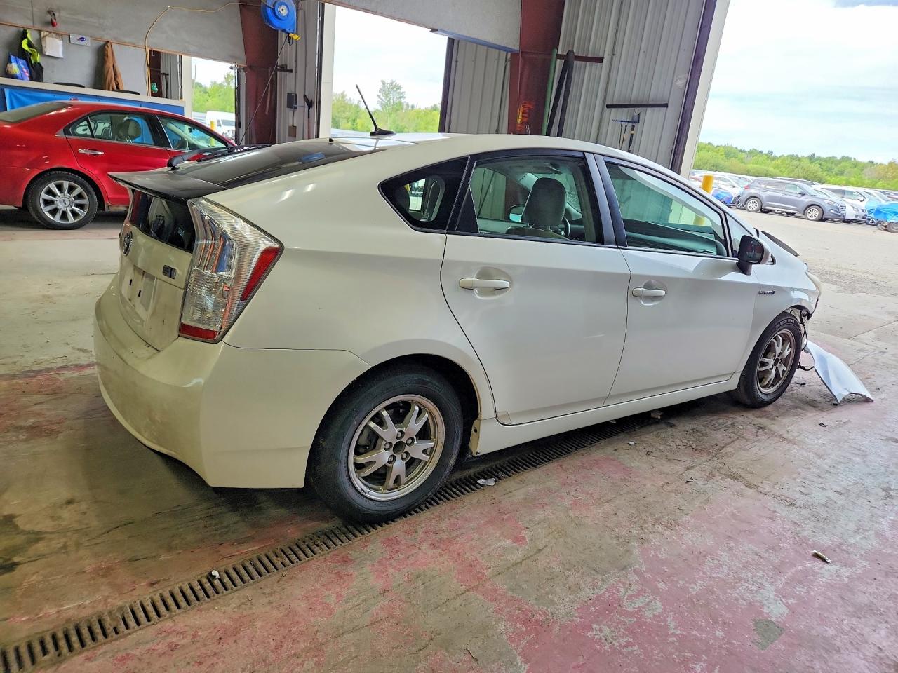 2011 Toyota Prius Four White vin: JTDKN3DU6B5314072