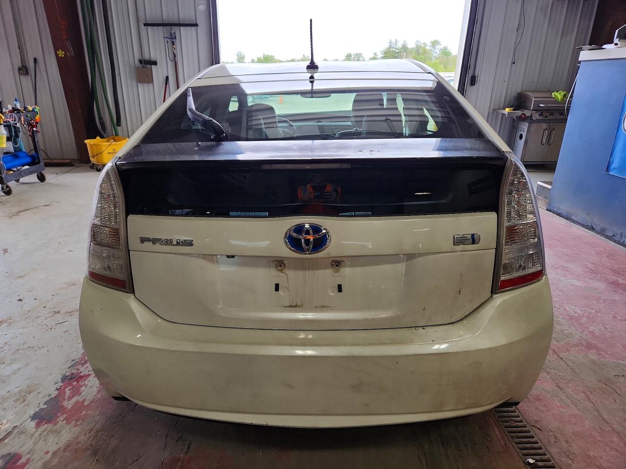 2011 Toyota Prius Four White vin: JTDKN3DU6B5314072