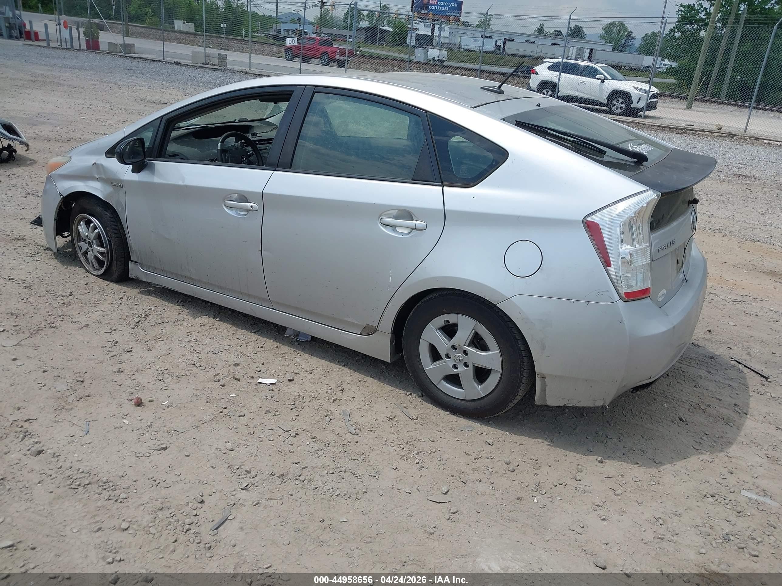 2011 Toyota Prius Three Silver vin: JTDKN3DU6B5324651