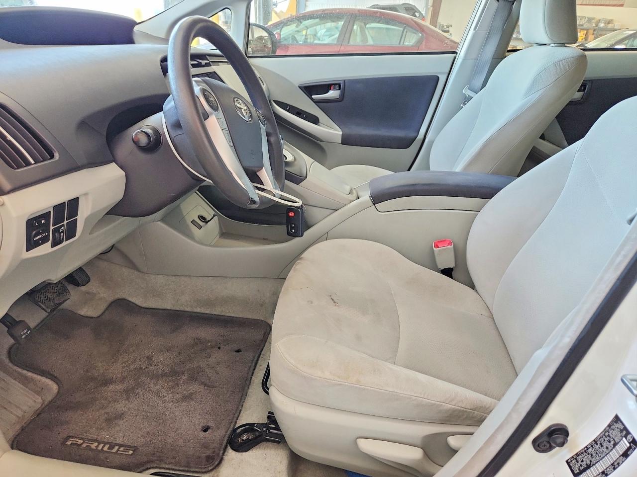 2011 Toyota Prius Three White vin: JTDKN3DU6B5360369