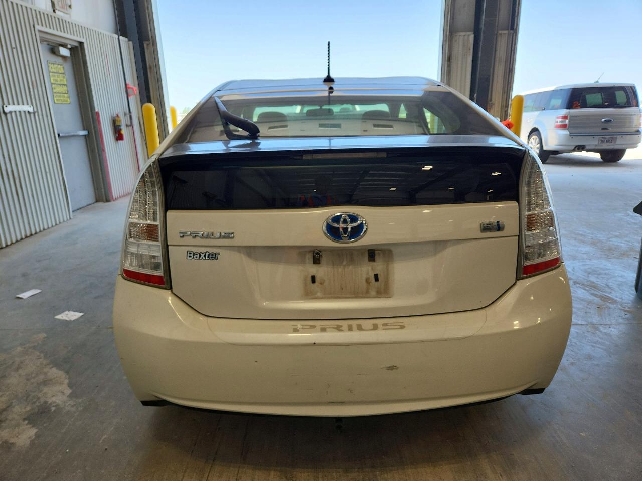 2011 Toyota Prius Three White vin: JTDKN3DU6B5360369