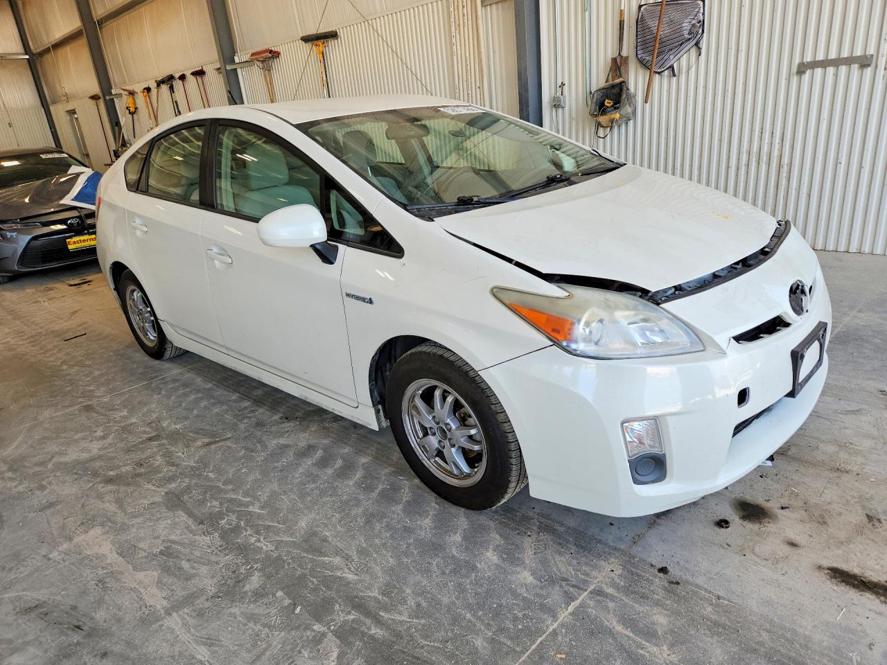 2011 Toyota Prius Three White vin: JTDKN3DU6B5360369