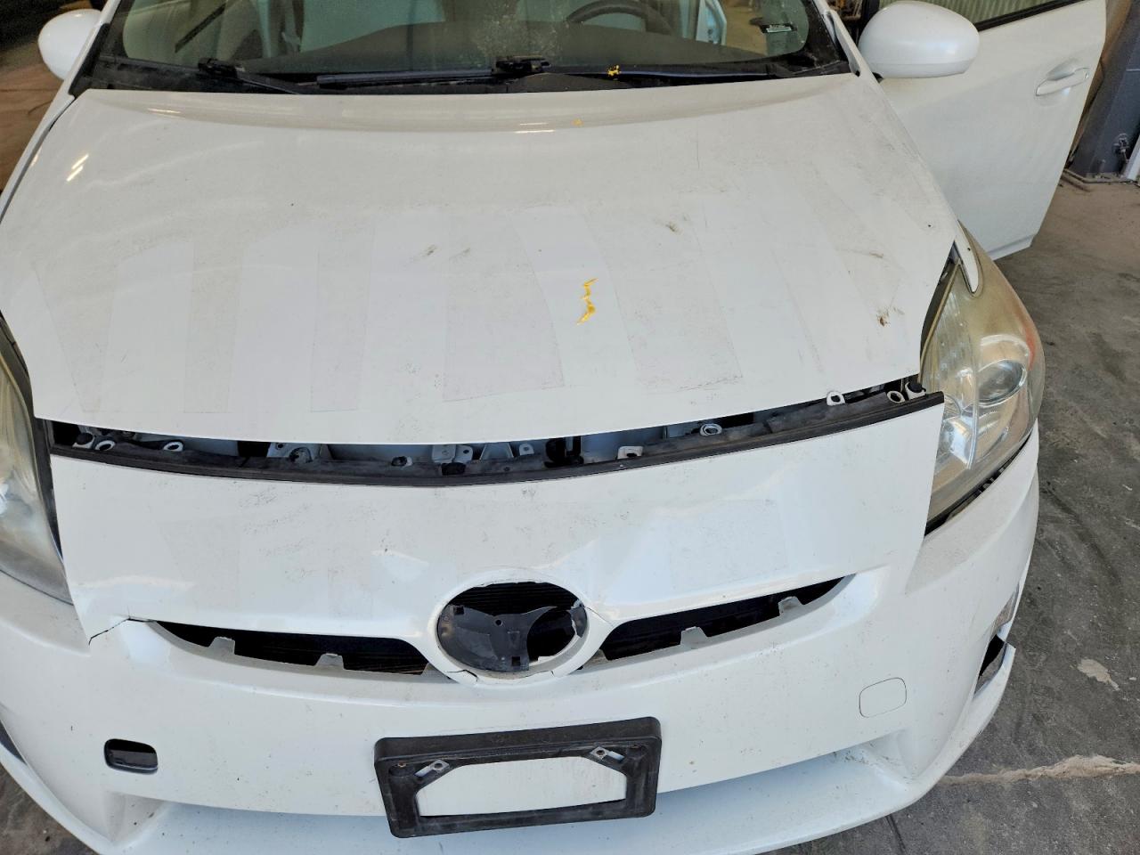 2011 Toyota Prius Three White vin: JTDKN3DU6B5360369