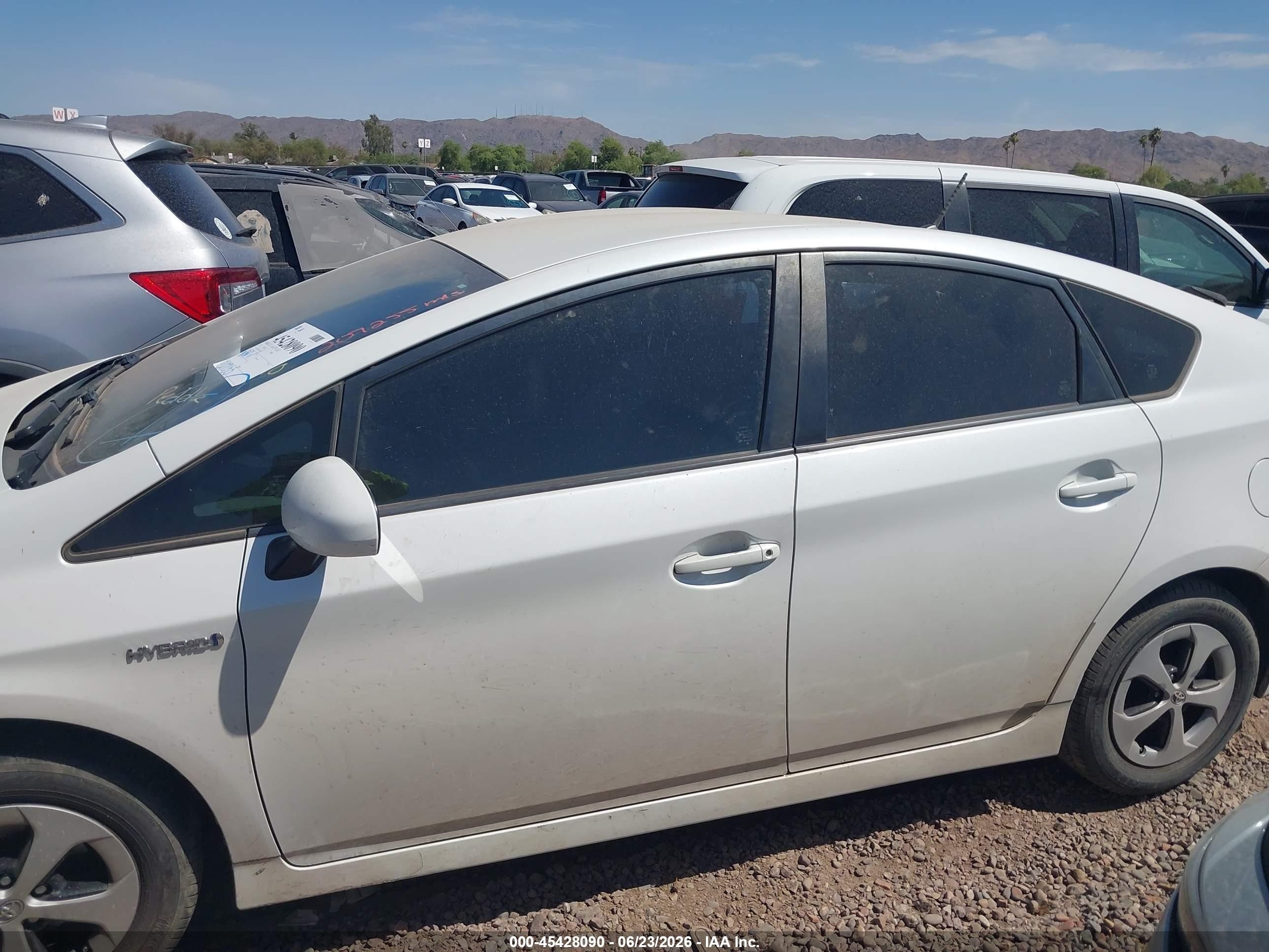 2012 Toyota Prius Two Белый vin: JTDKN3DU6C0333560