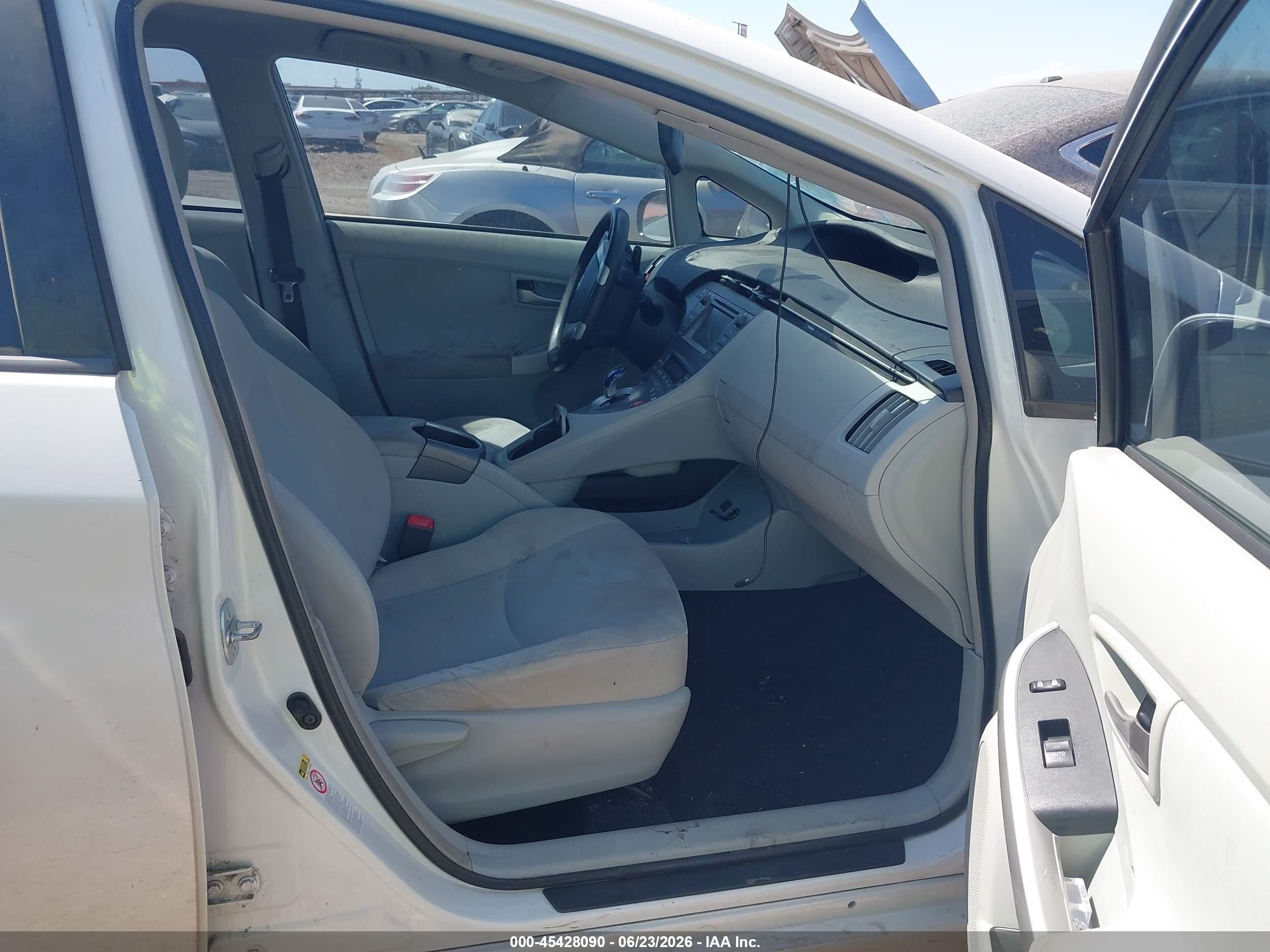 2012 Toyota Prius Two Белый vin: JTDKN3DU6C0333560