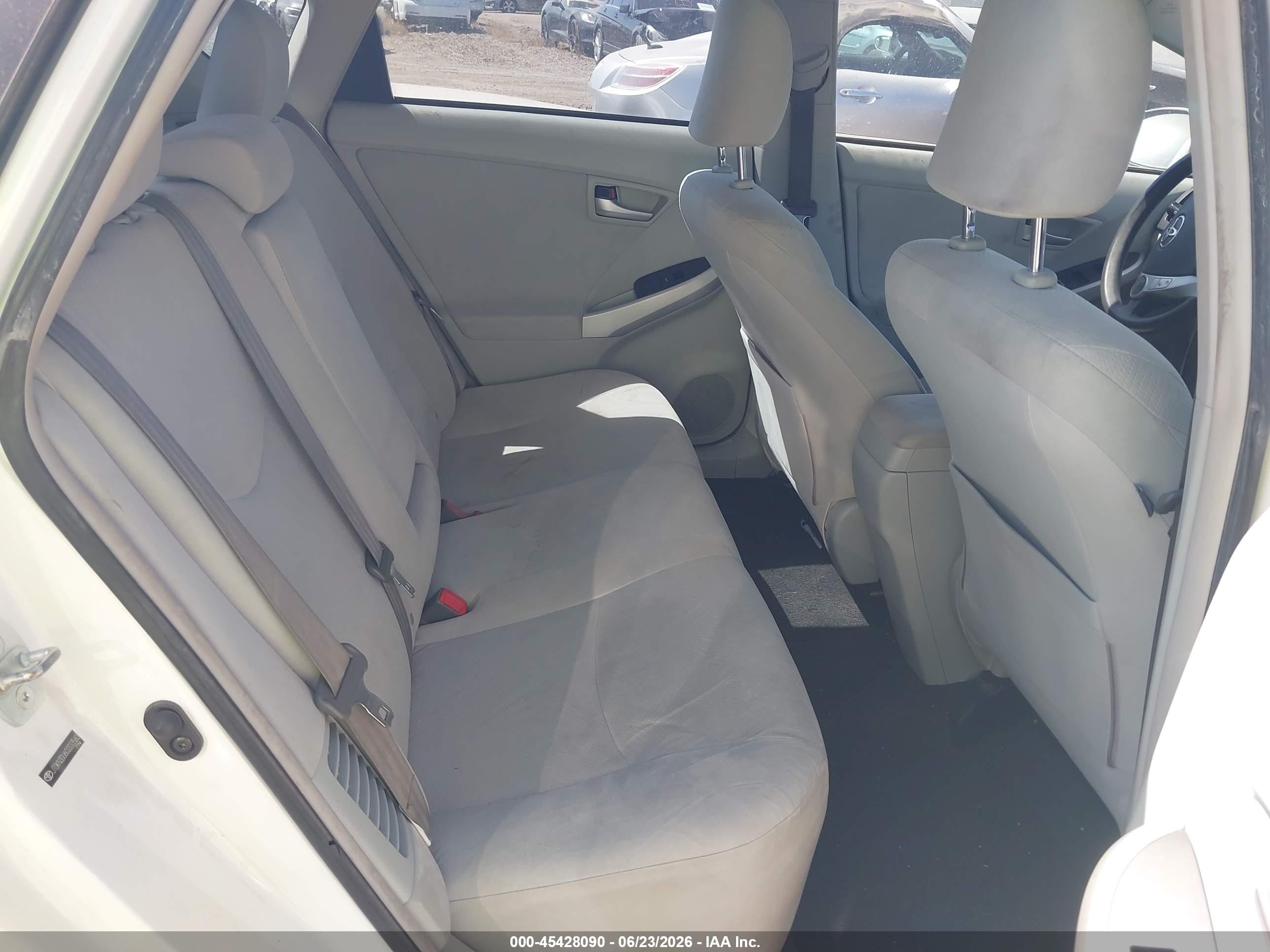 2012 Toyota Prius Two Белый vin: JTDKN3DU6C0333560